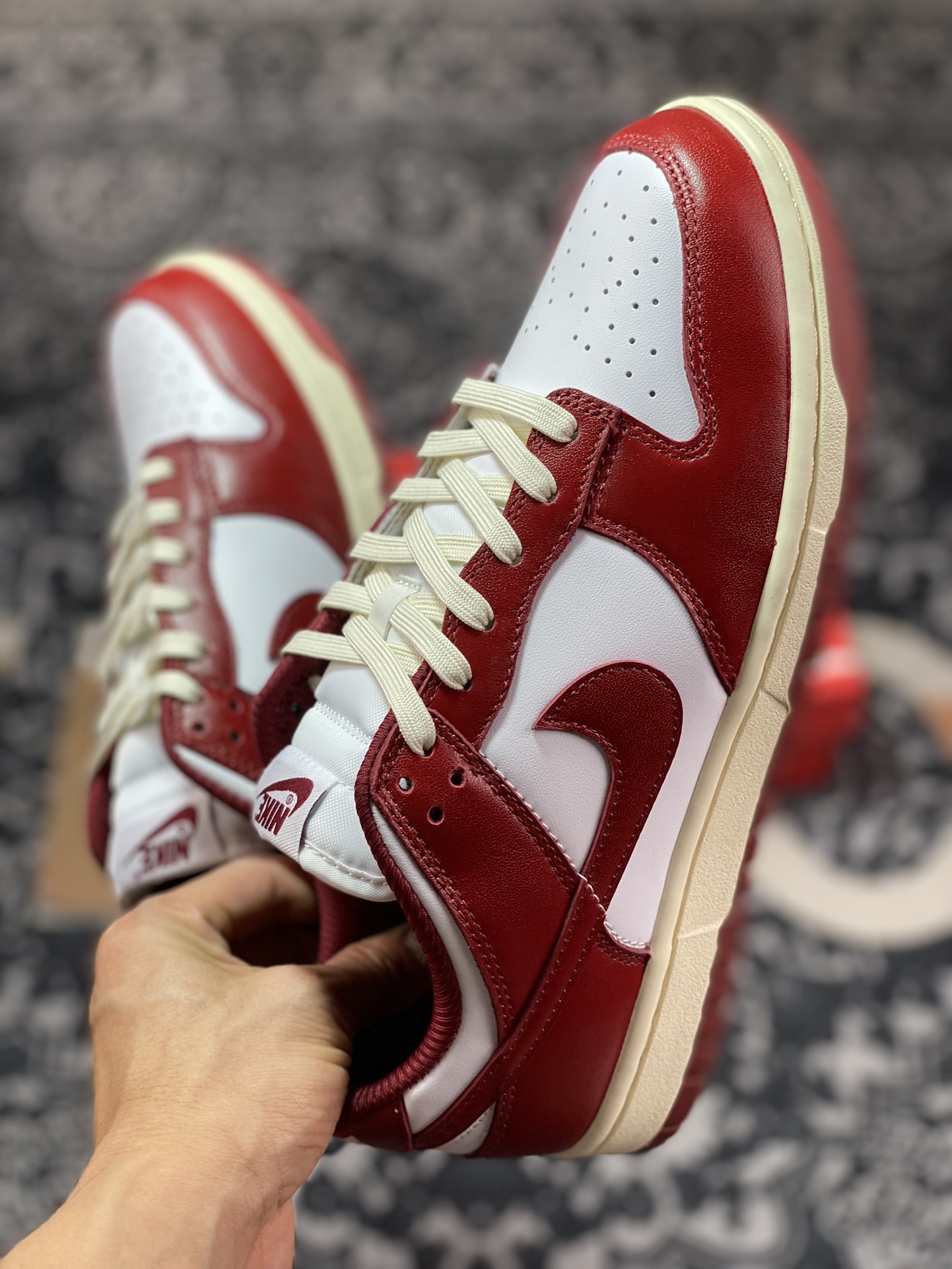 Dunk Series Low-top Casual Sports Skateboard Shoes ”Retro Cream Red and White” 4555-100