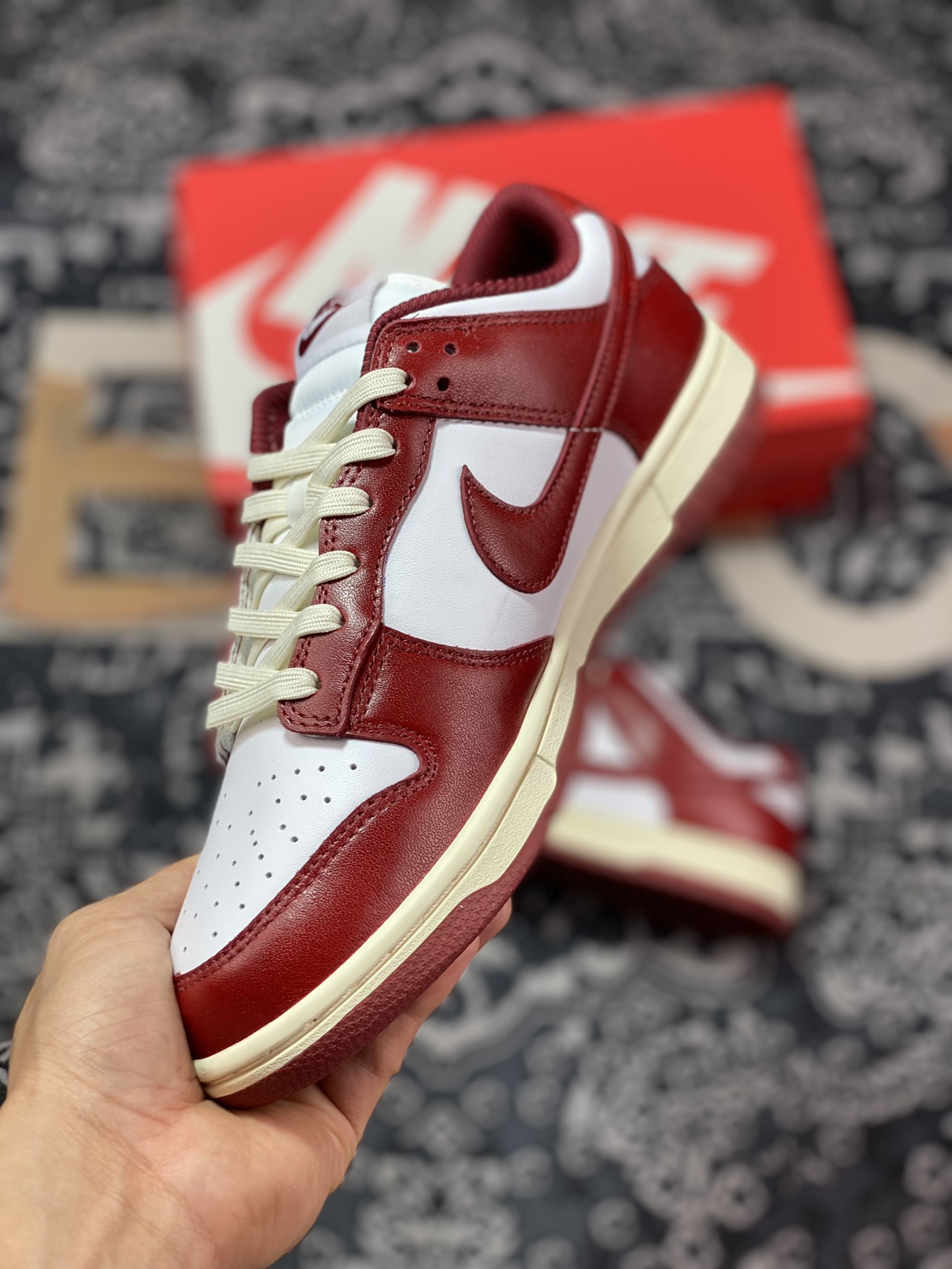 Dunk Series Low-top Casual Sports Skateboard Shoes ”Retro Cream Red and White” 4555-100