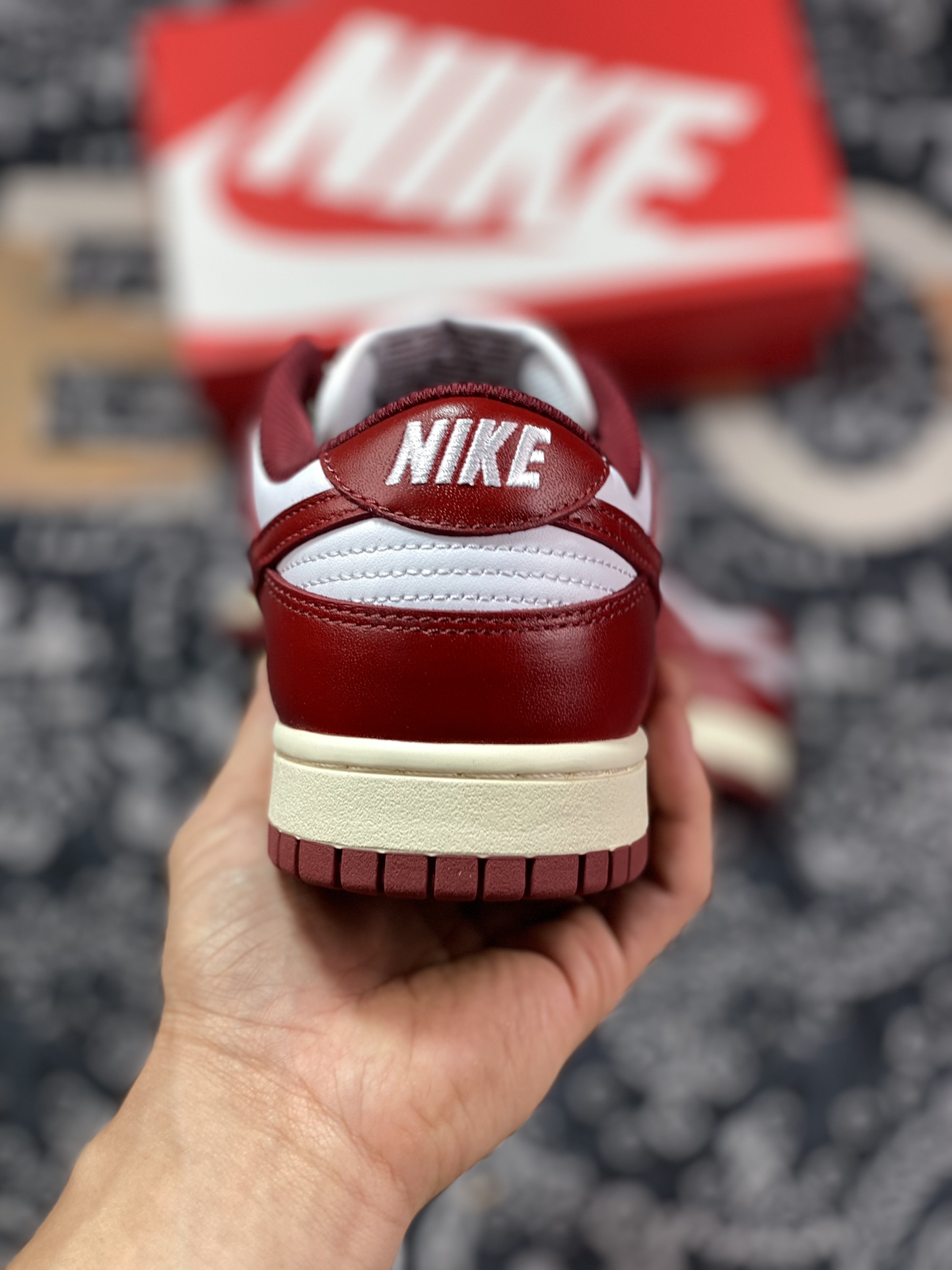 Dunk Series Low-top Casual Sports Skateboard Shoes ”Retro Cream Red and White” 4555-100