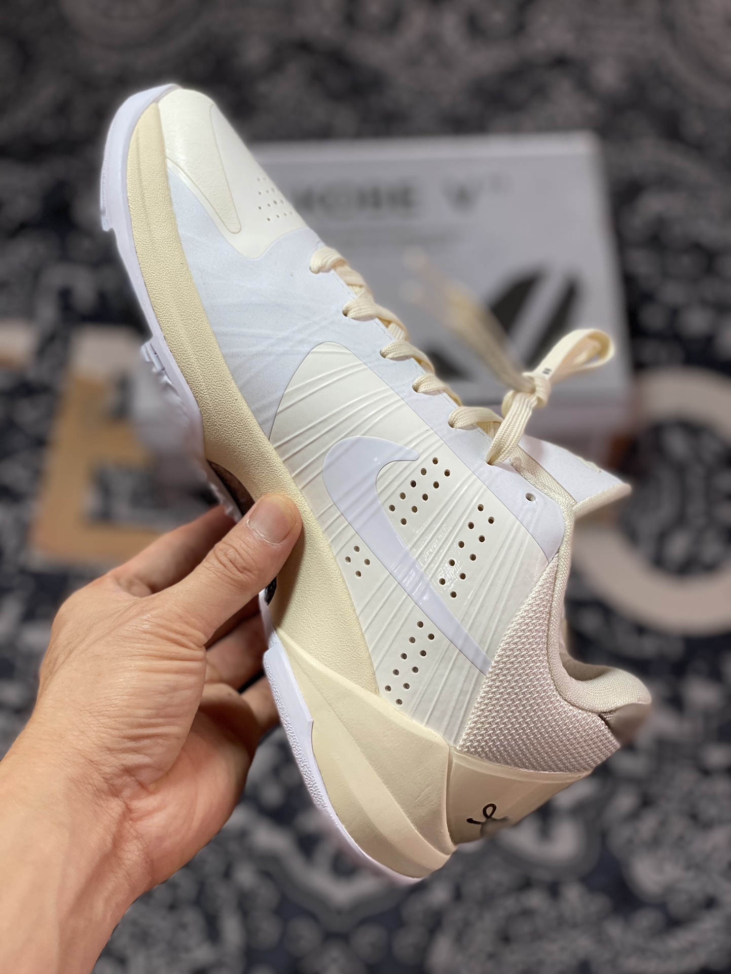 Purely original and passed inspection/unable to identify the highest version on the market Off-White x Nike Zoom Kobe 5 jointly branded Kobe fifth generation DB4796-101