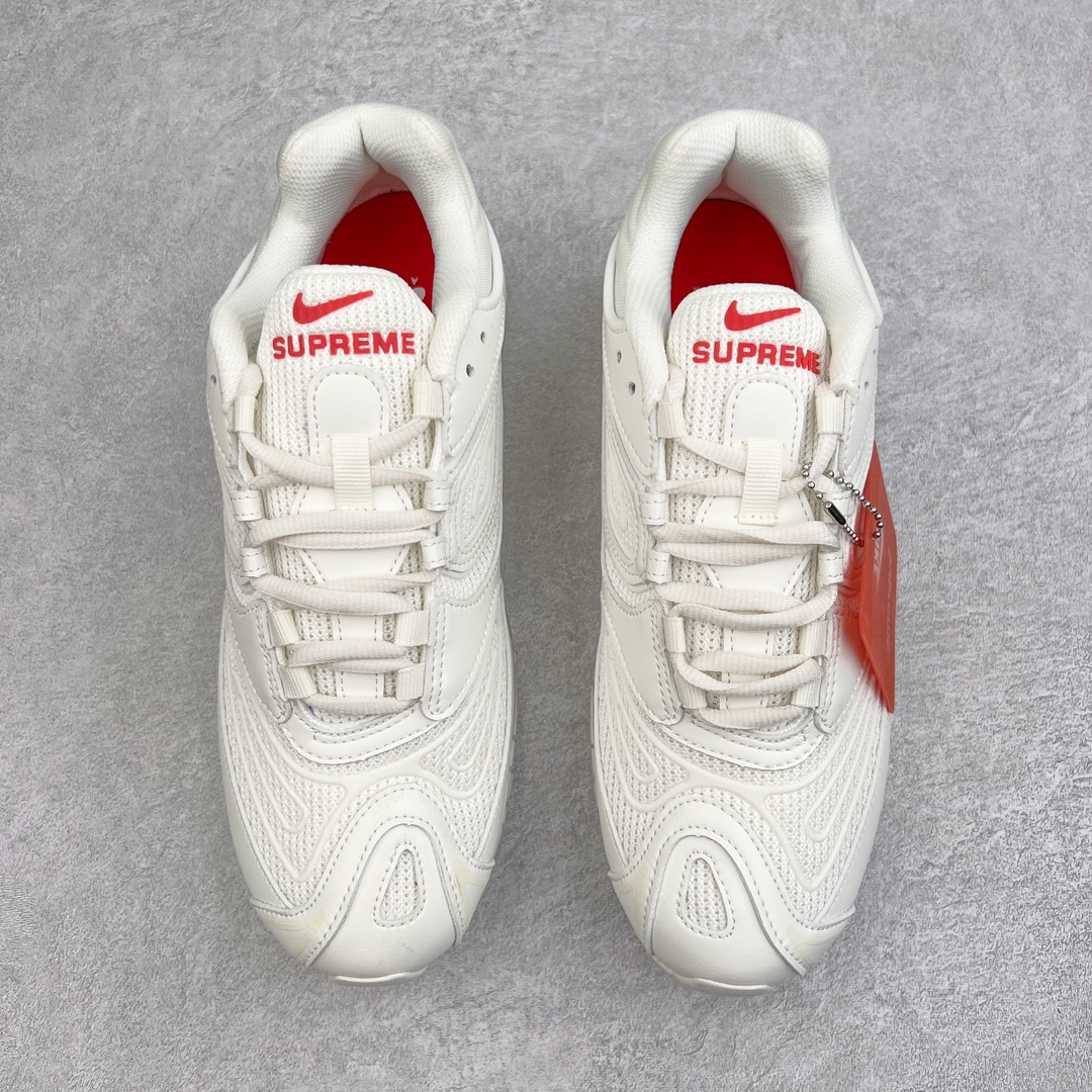 图片[2]-＃纯原 Supreme x NK Air Max 98 TL SP 系列低帮经典复古百搭休闲运动气垫慢跑鞋 Sup联名 DR1033-100 Supreme x Air Max 98 TL 最新联名鞋款正式登场！继合作发布 SB Blazer Mid 之后，Supreme 与 NK 再度为 2022 秋季带来联名新作，共同打造 Air Max 98 TL 全新联名鞋款。本次联名鞋款共推出黑色、白色、粉色与棕色四种选择，鞋面采用合成皮革与针织网眼构成，搭配反光 TPU 覆盖层提升视觉层次。鞋侧迷你 Swoosh Logo、鞋跟变形的 Supreme 字样以及鞋带皆配备反光元素，最后搭载 Air Max 98 经典的全掌外露 Air 气垫以及橡胶外底完成设计。尺码：36 36.5 37.5 38 38.5 39 40 40.5 41 42 42.5 43 44 44.5 45-选品中心