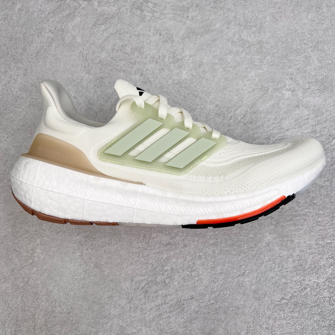 零售💰270 ＃YG纯原 AD Ultra Boost Light UB2023系列低帮袜套式针织透气缓震休闲运动慢跑鞋 HQ6338 德国进口巴斯夫大底 全套原纸板楦头开发 原厂特供飞织面配套加持 确保原汁原味 完美呈现版型 一比一还原zp踩屎脚感 原档案底模数据 正确多层组合大底 辰元原厂针织代工 细节还原度极高 独家外贸特供开发至48.5 历经10年不断创新以科技重塑跑步推出全新超轻新科技跑鞋 力求为跑步添活力 搭载LIGHT BOOST中底的新鲜演绎 无论节奏快慢、距离长短 伴你活力畅跑 延续了该系列的设计语言 采用分区编织鞋面 鞋头处网眼孔洞更大 提升透气性 一体式鞋舌 避免运动中出现偏移 实现鞋脚一体性 鞋侧 TPU 材质 有效提供支撑性 镂空的设计 同时减轻整体重量 最明显的则是中底部分 不仅是厚度夸张 大家最熟悉的 Boost 材质终于迎来升级 减重 30% 带来更轻量化的上脚感受 SIZE：39 40 40.5 41 42 42.5 43 44 44.5 45 46 47 48 编码：by2936070-运动鞋