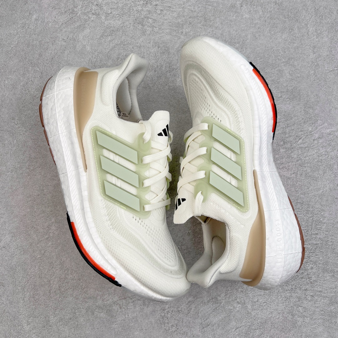 图片[3]-零售💰270 ＃YG纯原 AD Ultra Boost Light UB2023系列低帮袜套式针织透气缓震休闲运动慢跑鞋 HQ6338 德国进口巴斯夫大底 全套原纸板楦头开发 原厂特供飞织面配套加持 确保原汁原味 完美呈现版型 一比一还原zp踩屎脚感 原档案底模数据 正确多层组合大底 辰元原厂针织代工 细节还原度极高 独家外贸特供开发至48.5 历经10年不断创新以科技重塑跑步推出全新超轻新科技跑鞋 力求为跑步添活力 搭载LIGHT BOOST中底的新鲜演绎 无论节奏快慢、距离长短 伴你活力畅跑 延续了该系列的设计语言 采用分区编织鞋面 鞋头处网眼孔洞更大 提升透气性 一体式鞋舌 避免运动中出现偏移 实现鞋脚一体性 鞋侧 TPU 材质 有效提供支撑性 镂空的设计 同时减轻整体重量 最明显的则是中底部分 不仅是厚度夸张 大家最熟悉的 Boost 材质终于迎来升级 减重 30% 带来更轻量化的上脚感受 SIZE：39 40 40.5 41 42 42.5 43 44 44.5 45 46 47 48 编码：by2936070-运动鞋