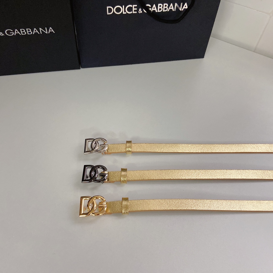D&G杜嘉班纳双面小牛皮腰带缀以电镀金属DG徽标搭扣简约百搭精品宽度1.5cm
