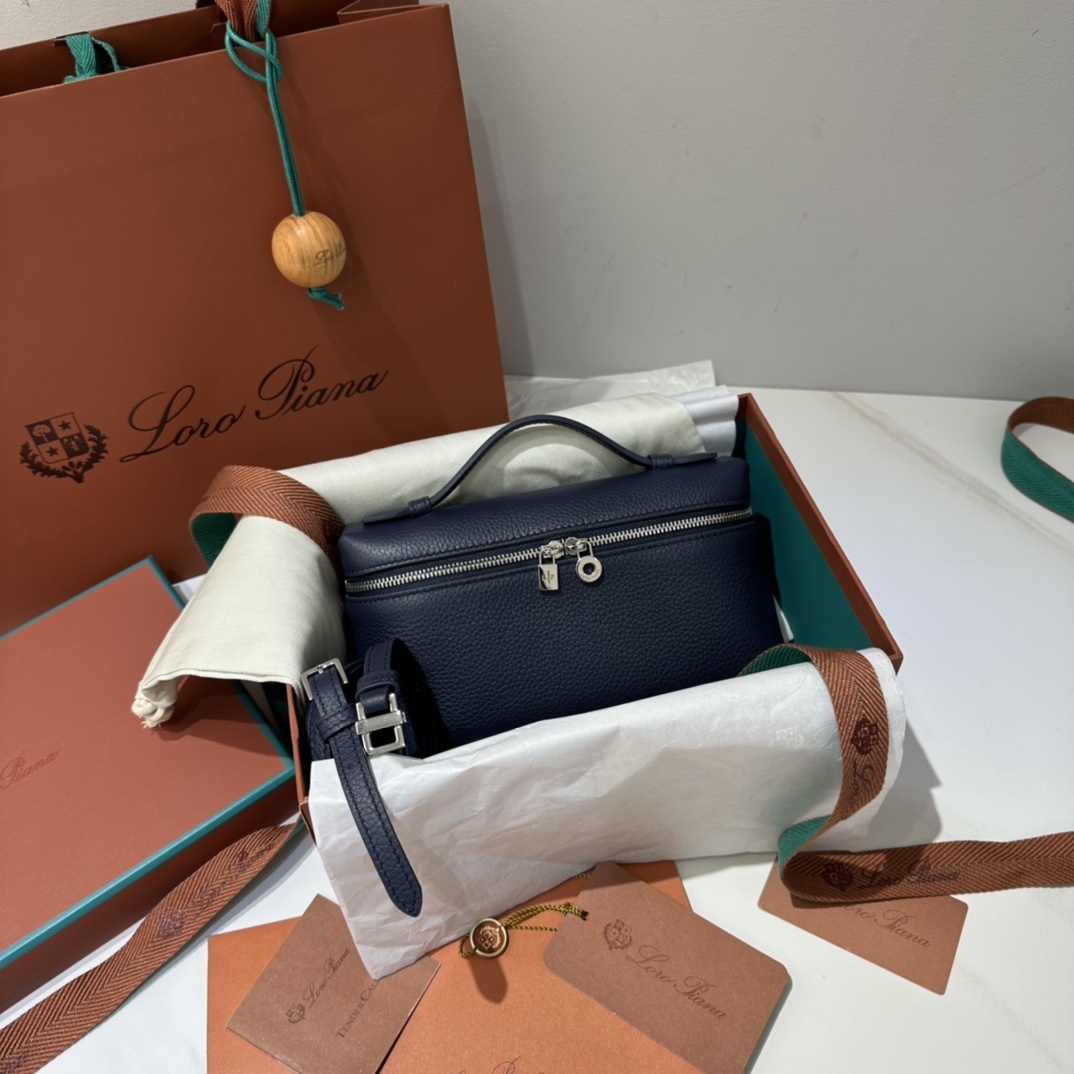 L19午夜蓝ExtrapocketL19系列手提/斜挎包不被定义的生活才最自在就像loropiana的材