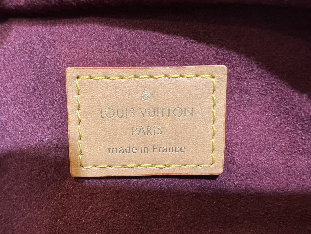 Louis Vuitton Classic Handcrafted Luxury Leather Shoulder Bag Ref 9