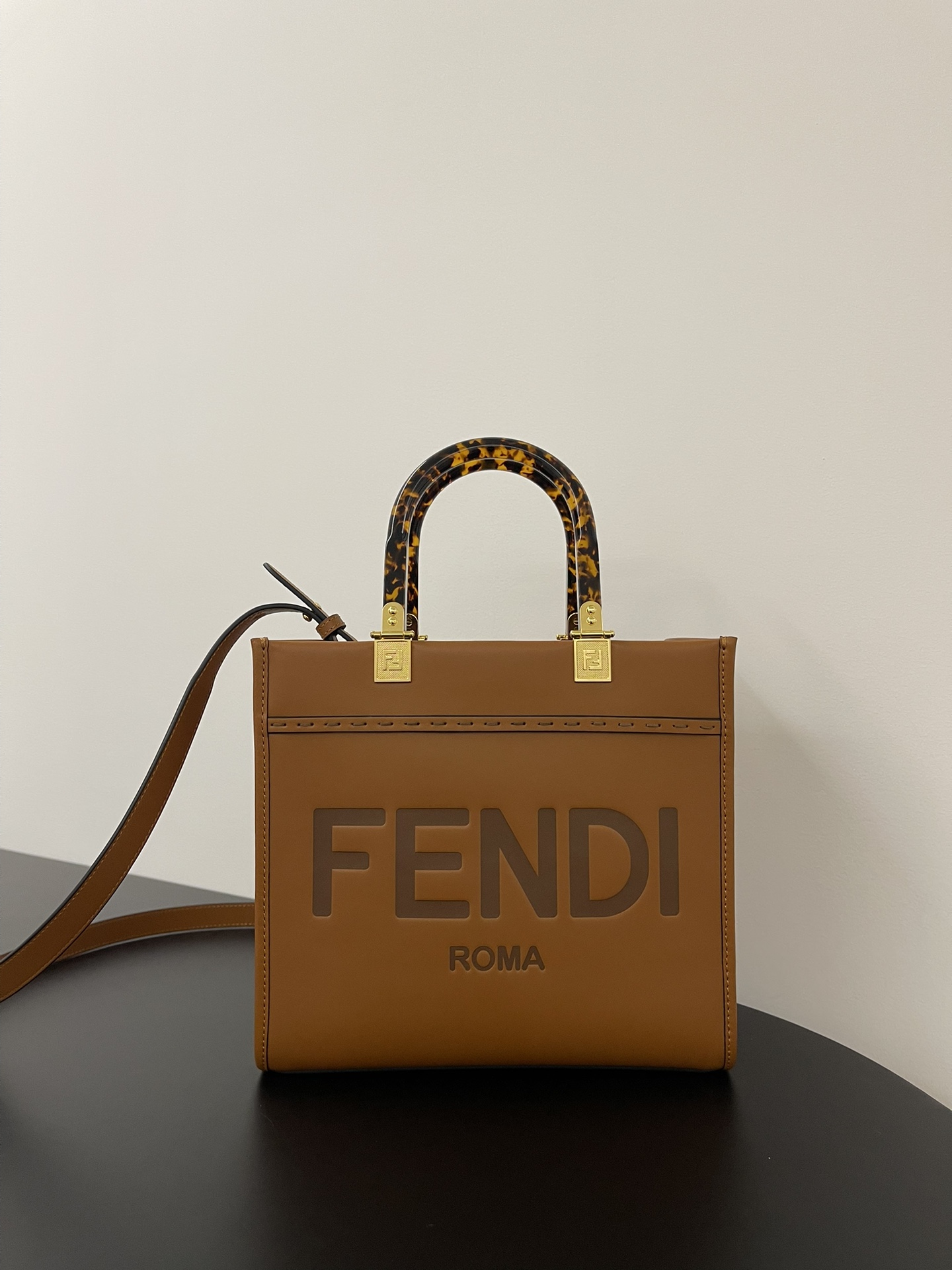 P690 original Fendi bolso tote de cuero grabado de gama alta, nuevo estilo, cuero de vaca con asa de ámbar súper elegan…