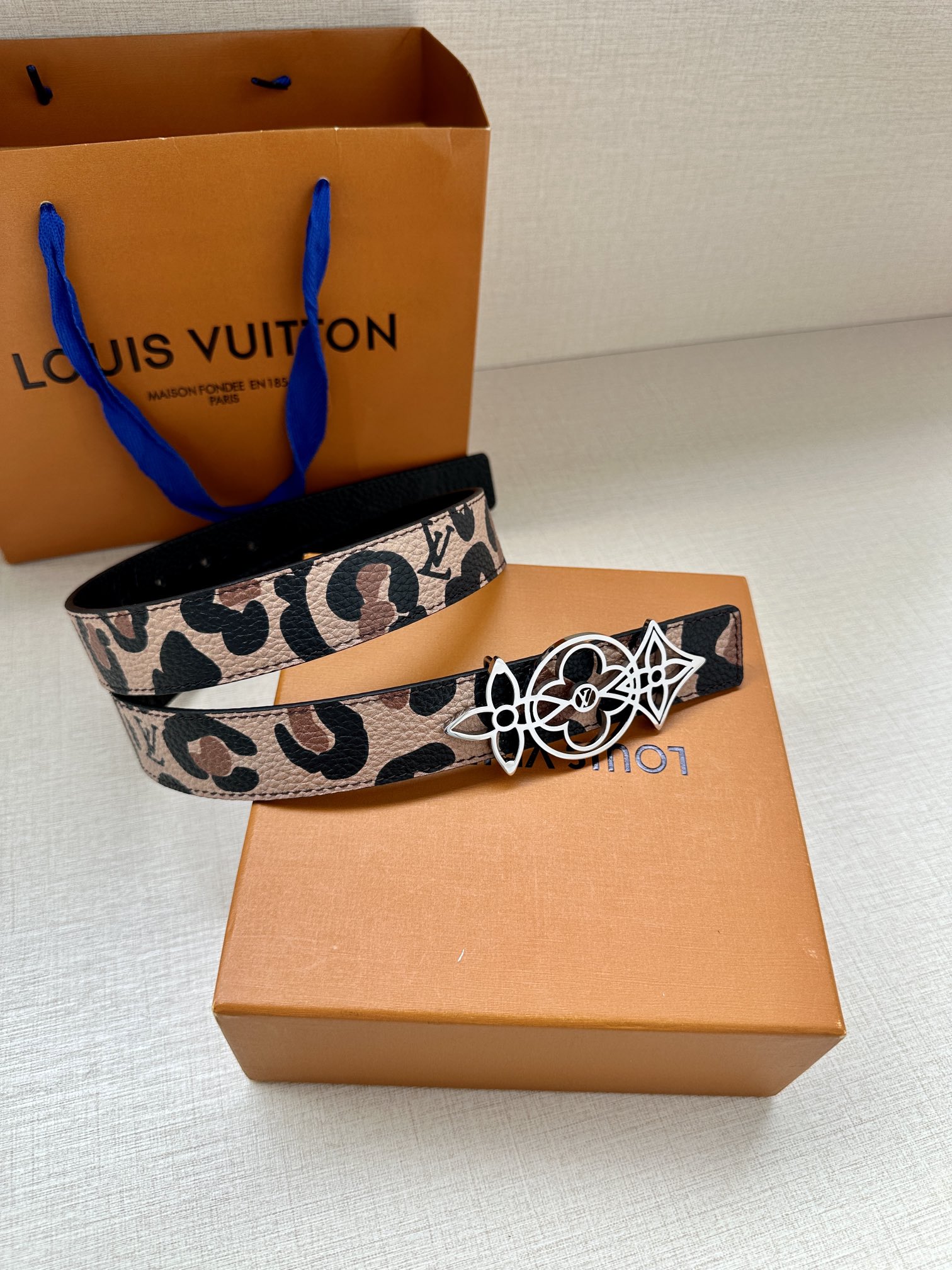 本款3.0宽LVInitiales双
