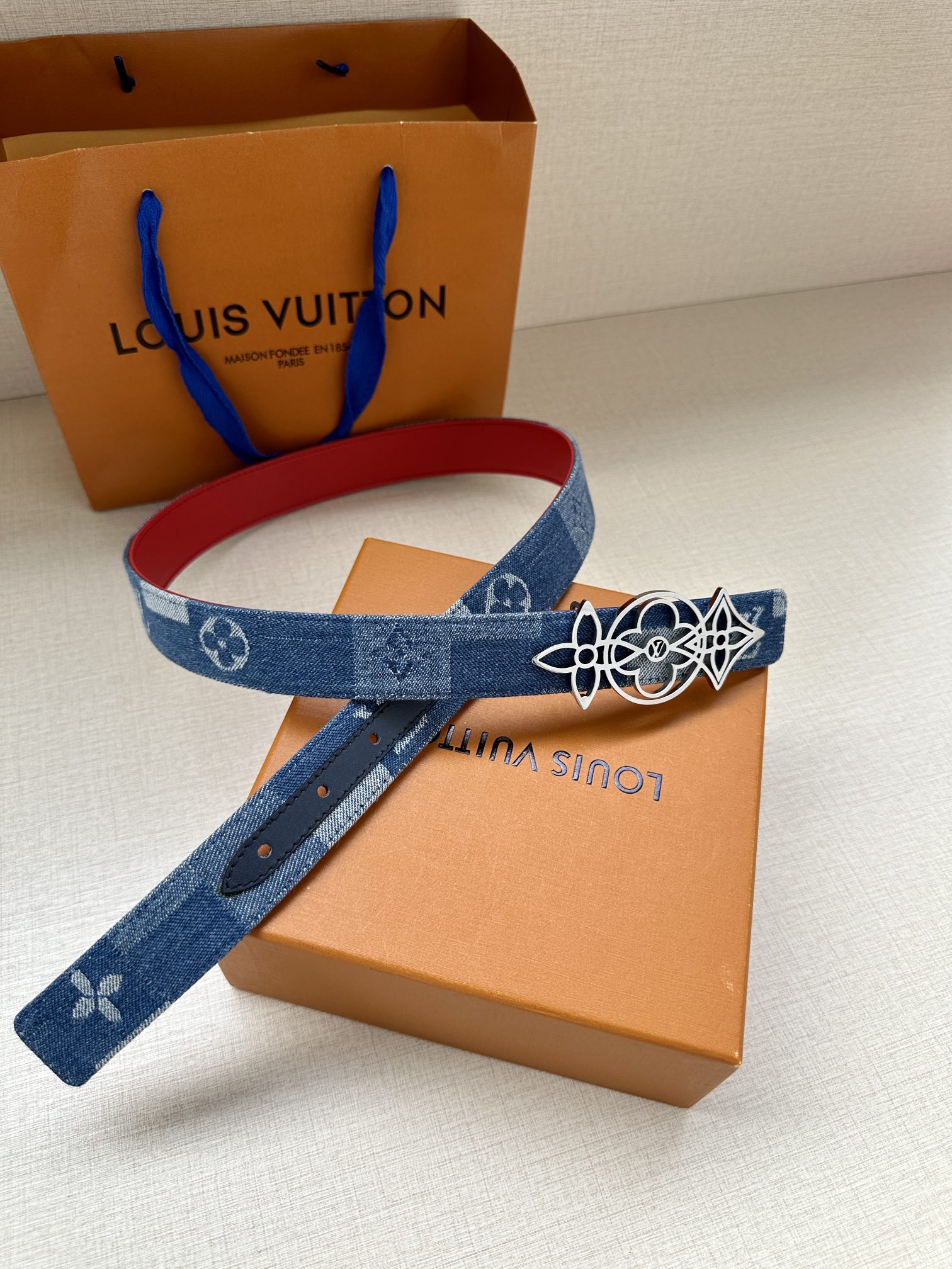本款3.0宽LVInitiales双