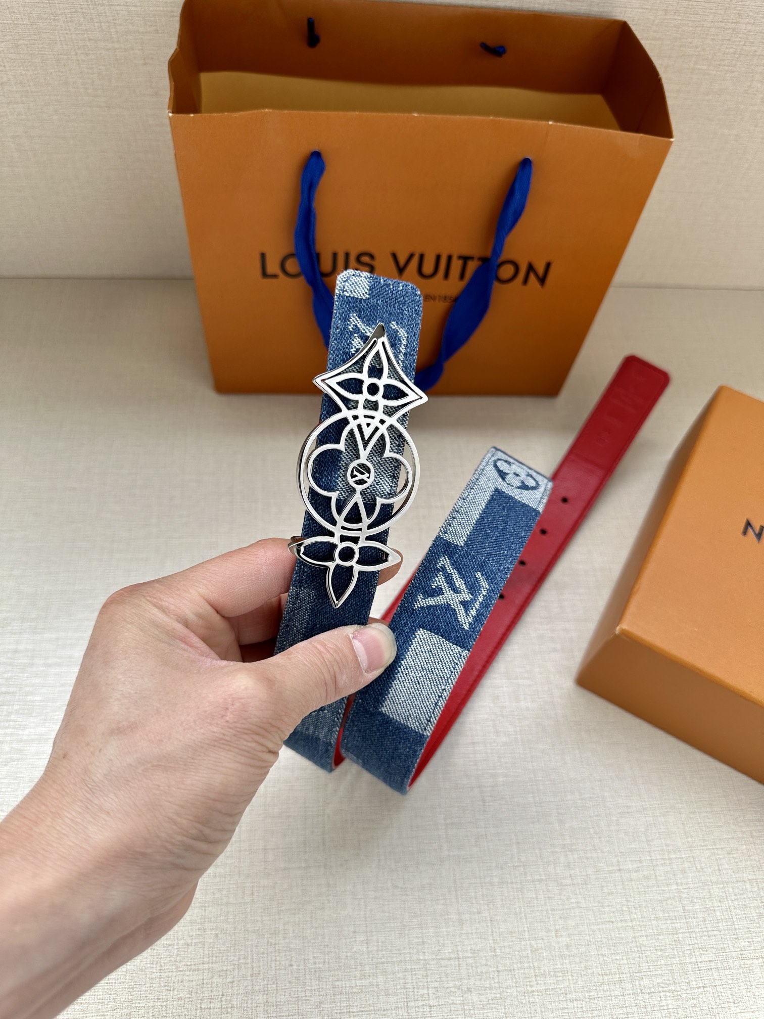 本款3.0宽LVInitiales双