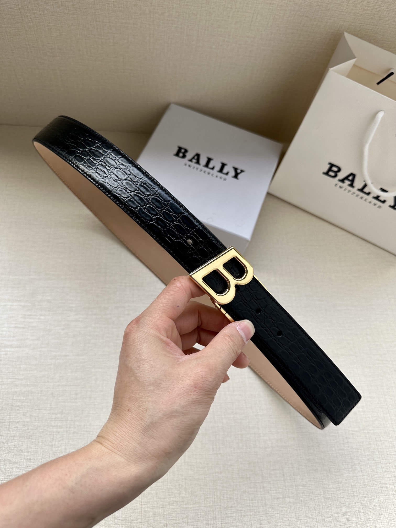 巴利带宽34mm正品尺寸五金材质:专