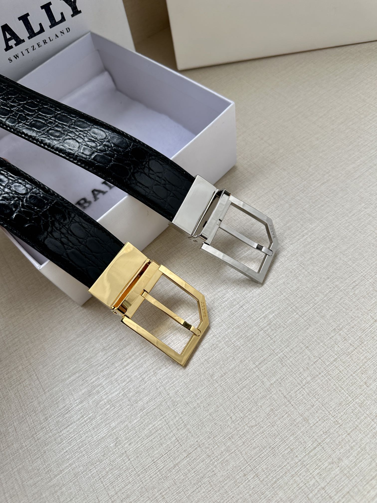 巴利带宽34mm正品尺寸五金材质:专