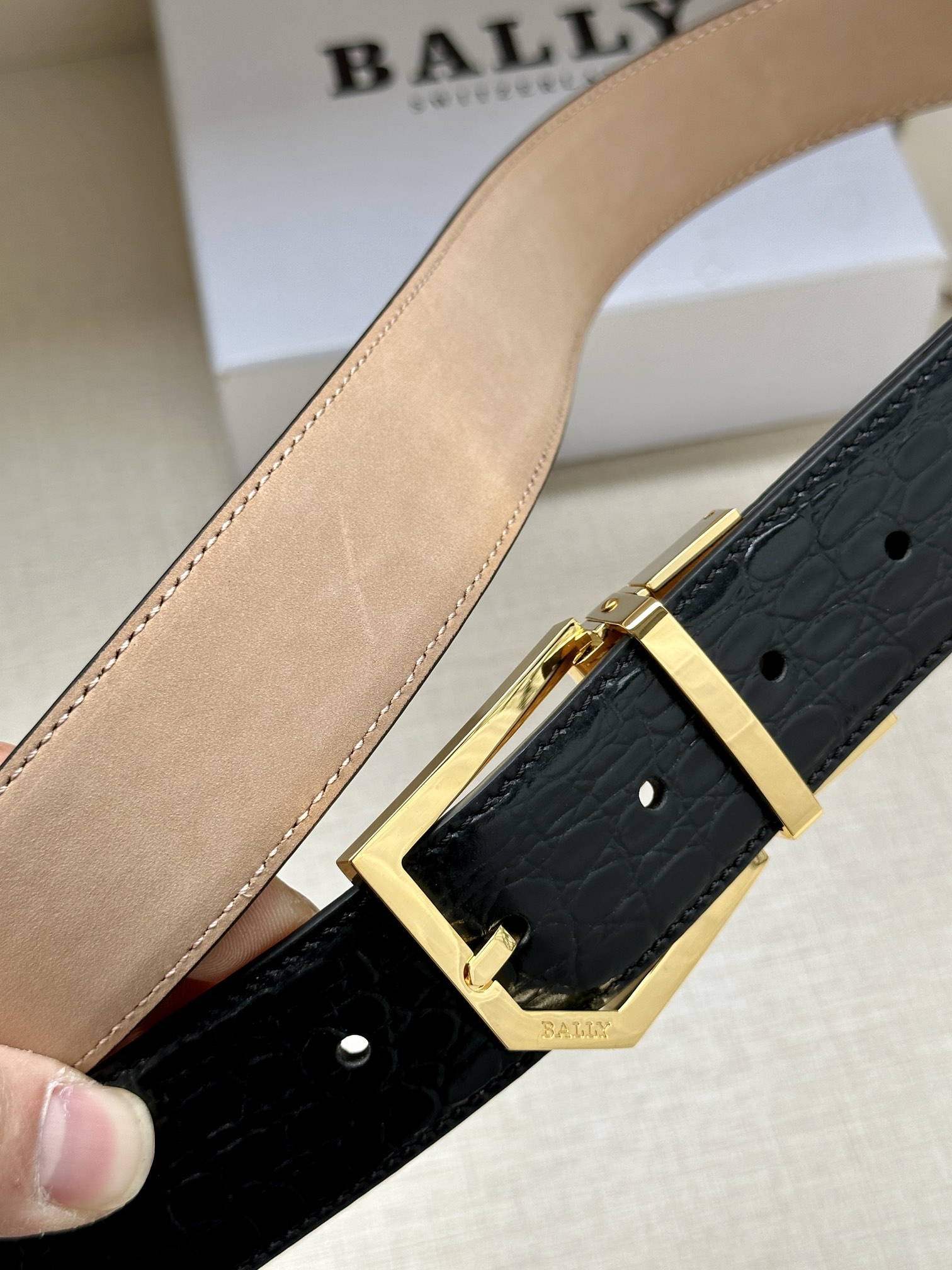 巴利带宽34mm正品尺寸五金材质:专