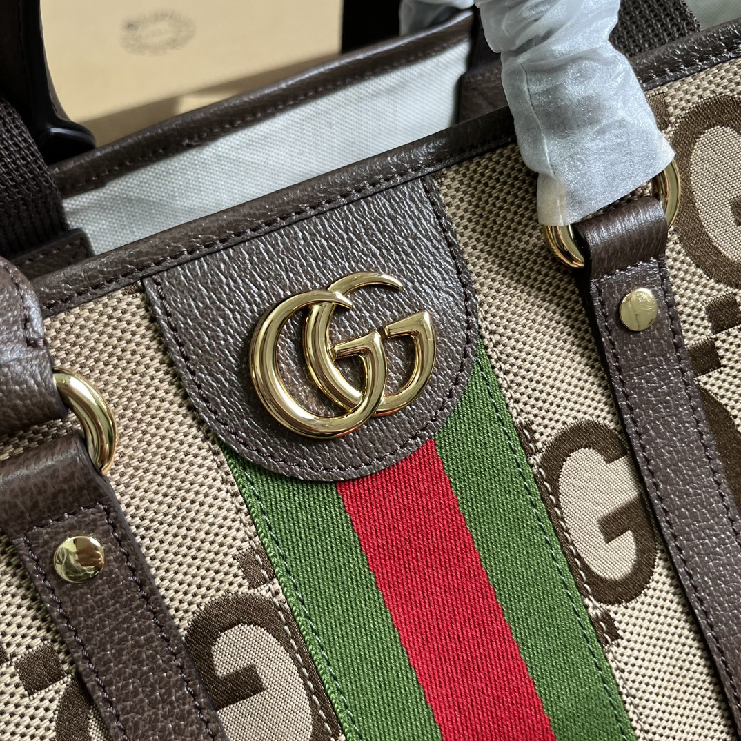 配全套包装️超级双G中号托特包经典GG图案的超大号版本在标志性旅行箱包单品中再度回归以高调姿态彰显品牌标