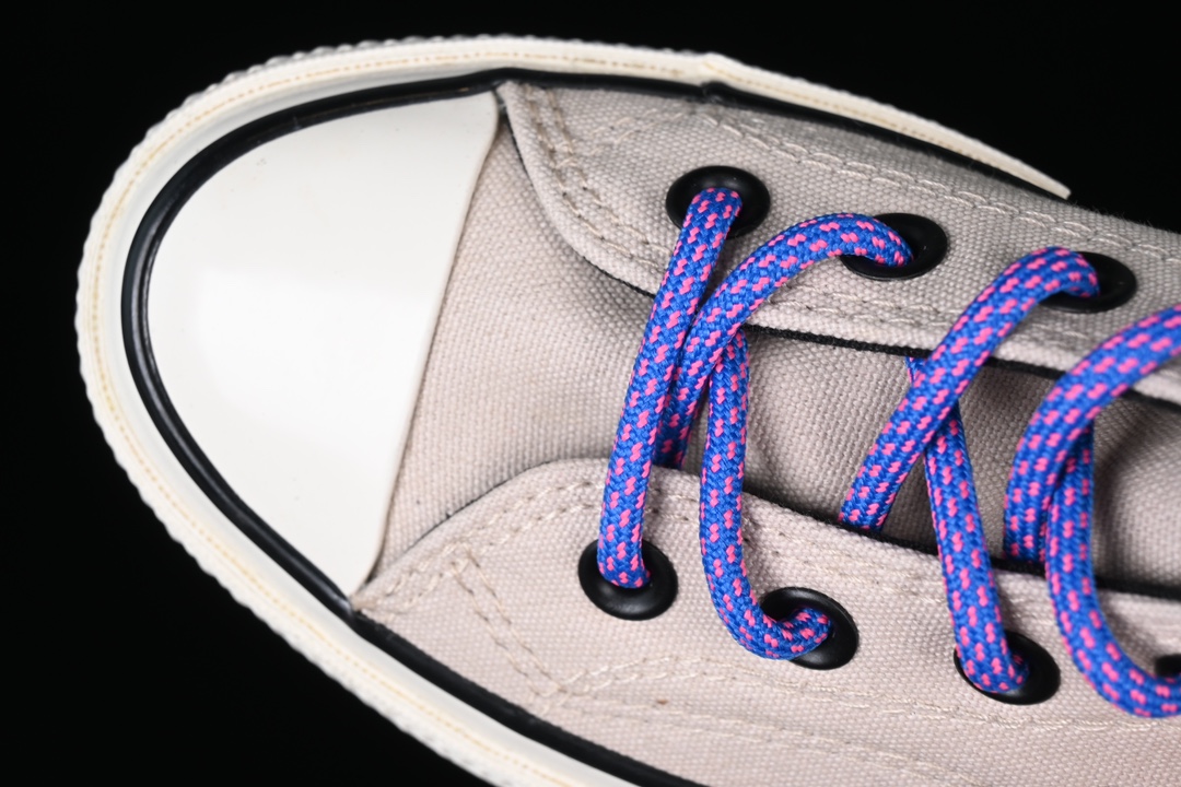 💰160纯原
Converse 1970s 极简主义 高帮休闲板鞋 182050C
#鞋款采用了灰色帆布鞋面 辅以黑色匡威的鞋侧徽标Logo 搭上彩色尼龙鞋带 质感不俗 为我们带来了一双干净 纯粹的全新设计
尺码:35 36 36.5 37 37.5 38 39 39.5 40 41 41.5 42 42.5 43 44 M.C3