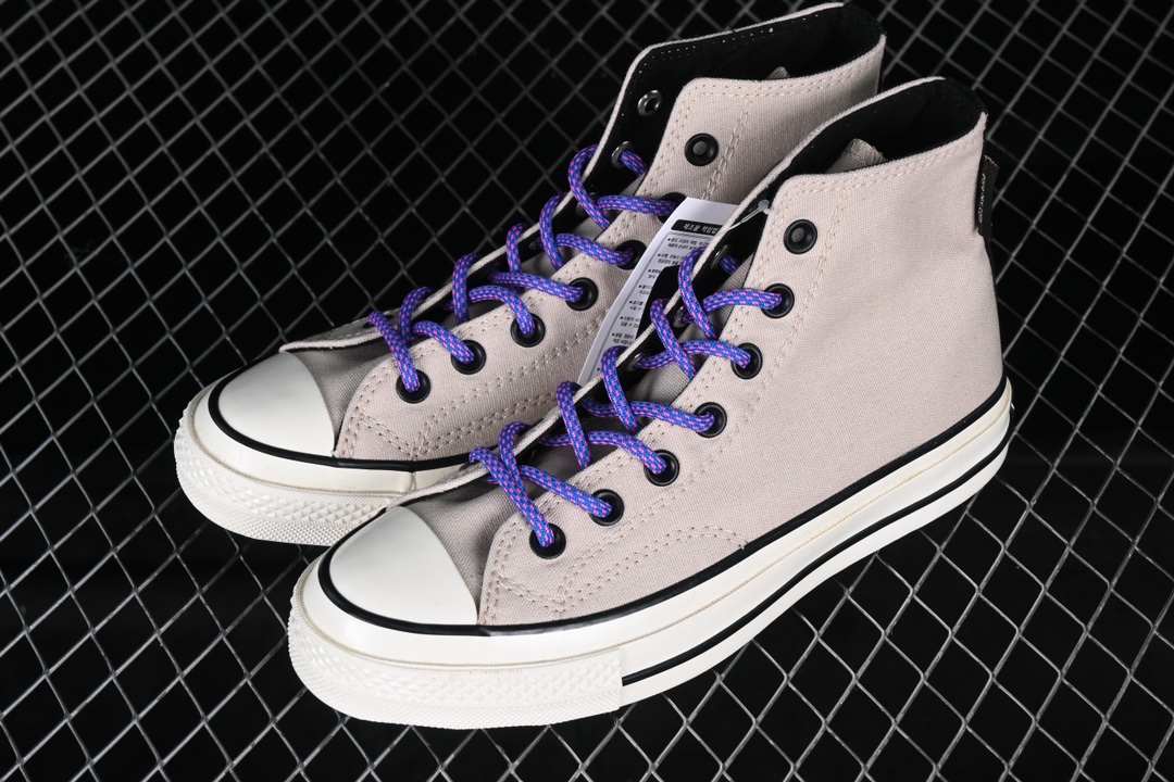 💰160纯原
Converse 1970s 极简主义 高帮休闲板鞋 182050C
#鞋款采用了灰色帆布鞋面 辅以黑色匡威的鞋侧徽标Logo 搭上彩色尼龙鞋带 质感不俗 为我们带来了一双干净 纯粹的全新设计
尺码:35 36 36.5 37 37.5 38 39 39.5 40 41 41.5 42 42.5 43 44 M.C3