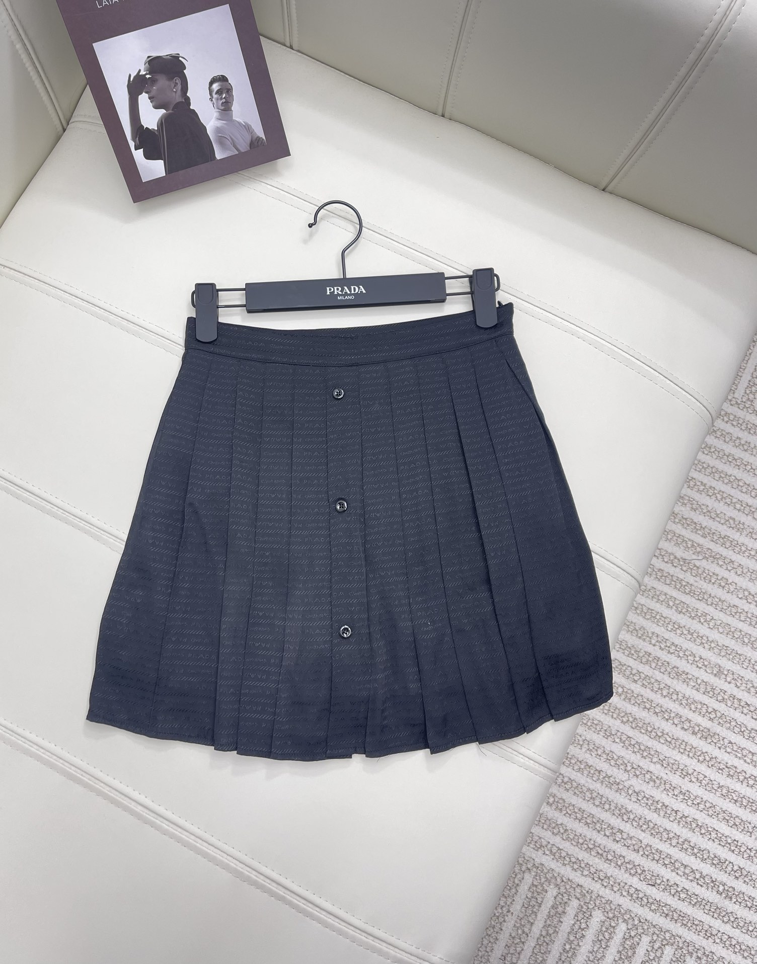 NO:696805,Prad* New product on the shelves. Pleated printed skirt. Customized silky twill thick material. The upper body is comfortable to drape. Decorated with all-over letter print patterns. Fashionable and western. Strong college style. Pleated skirt. The upper body is more refined for an older lady. It is great for daily vacations. Series development. It can be paired with a shirt and vest of the same period. It is better to match it as a set. High version, 2 colors, prada, skirts,19860909Prad* 新品上架 压褶印花半裙 定制丝滑斜纹稠材质 上身垂感舒适 沿用满身字母印花图案装饰 时髦洋气 学院风风格强烈压褶半裙 上身减龄淑女精致感拉高一个度 度假日常都很赞 系列开发 可搭配同期衬衣背心 成套搭配更佳 高版本 2色,,prada,skirts,,Women's clothing