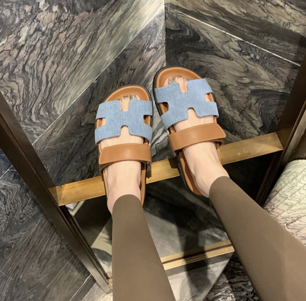 NO:253532,Denim Blue leather super popular Aima*H-type sandals/second uncle shoes, the focus is super easy to wear, slippers, hermes, slippers19860909牛仔蓝拼皮 超级火爆的爱马*H型凉拖鞋/二舅鞋,重点是超级好穿,拖鞋,hermes,slippers,Women's Shoes