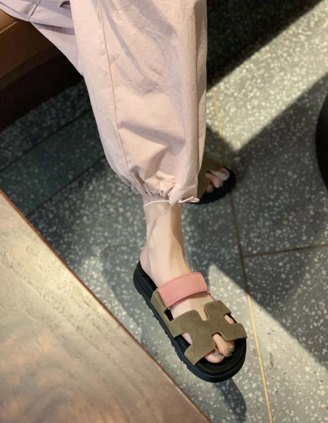 NO:253542,Desert rose pink ~ suede Super popular Aima*H-type sandals/second uncle shoes, the focus is super easy to wear, slippers, hermes, slippers, chamois leather19860909沙漠玫瑰粉~麂皮 超级火爆的爱马*H型凉拖鞋/二舅鞋,重点是超级好穿,拖鞋,hermes,slippers,chamois leather,Women's Shoes