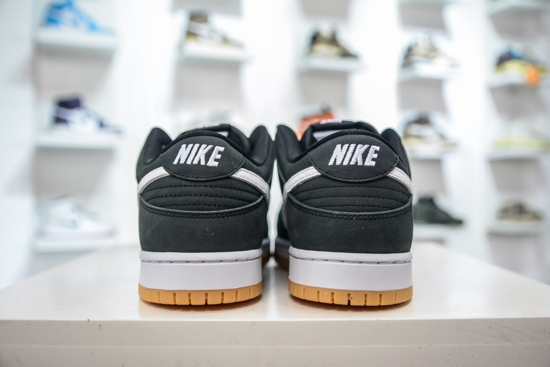 T AY version shipped Nike Dunk SB Low black and white raw rubber CD2563-006