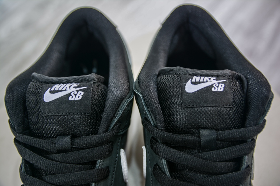 T AY version shipped Nike Dunk SB Low black and white raw rubber CD2563-006