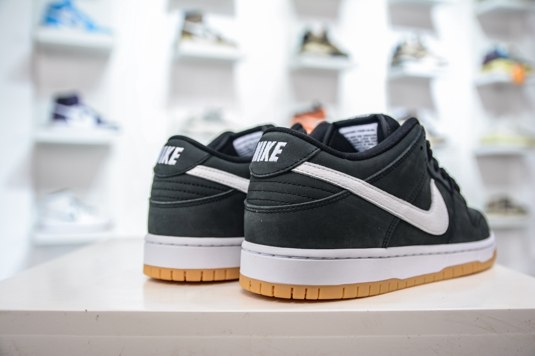 T AY version shipped Nike Dunk SB Low black and white raw rubber CD2563-006