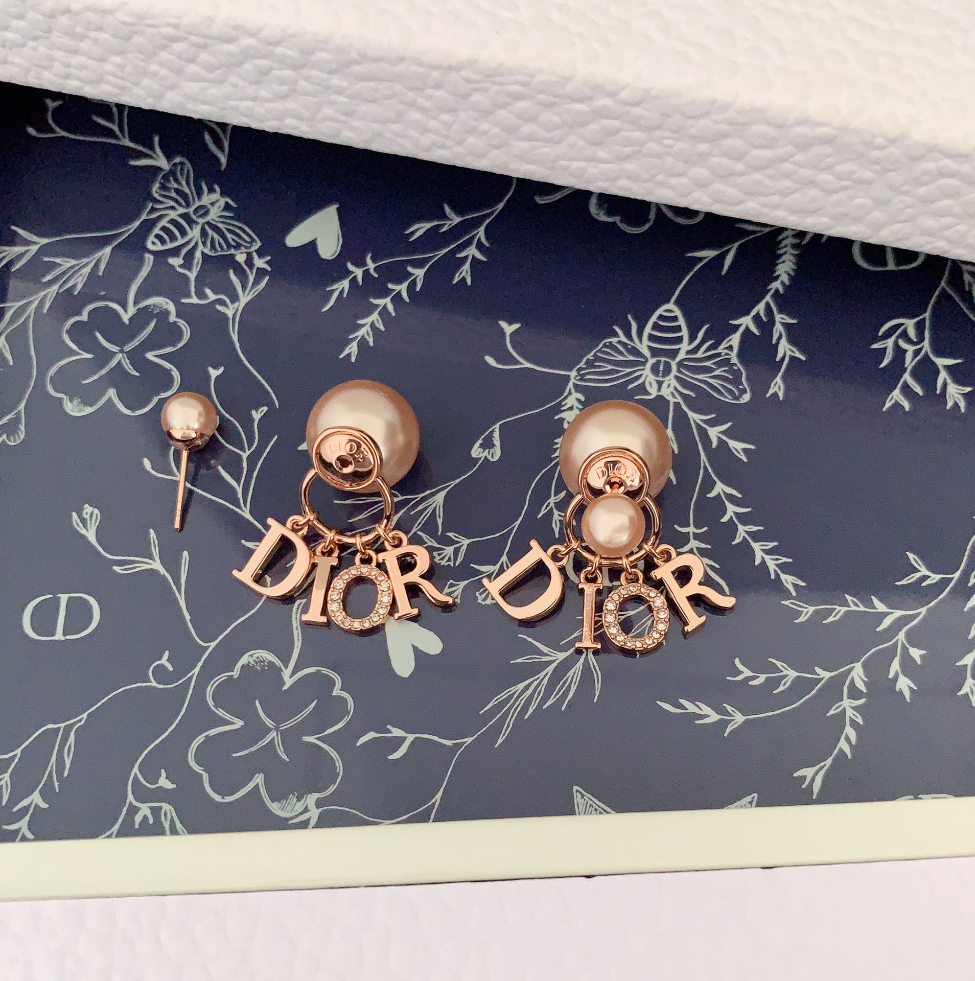Original Single Version 】 (with complete packaging)Dior's latest model - Jewelry 4