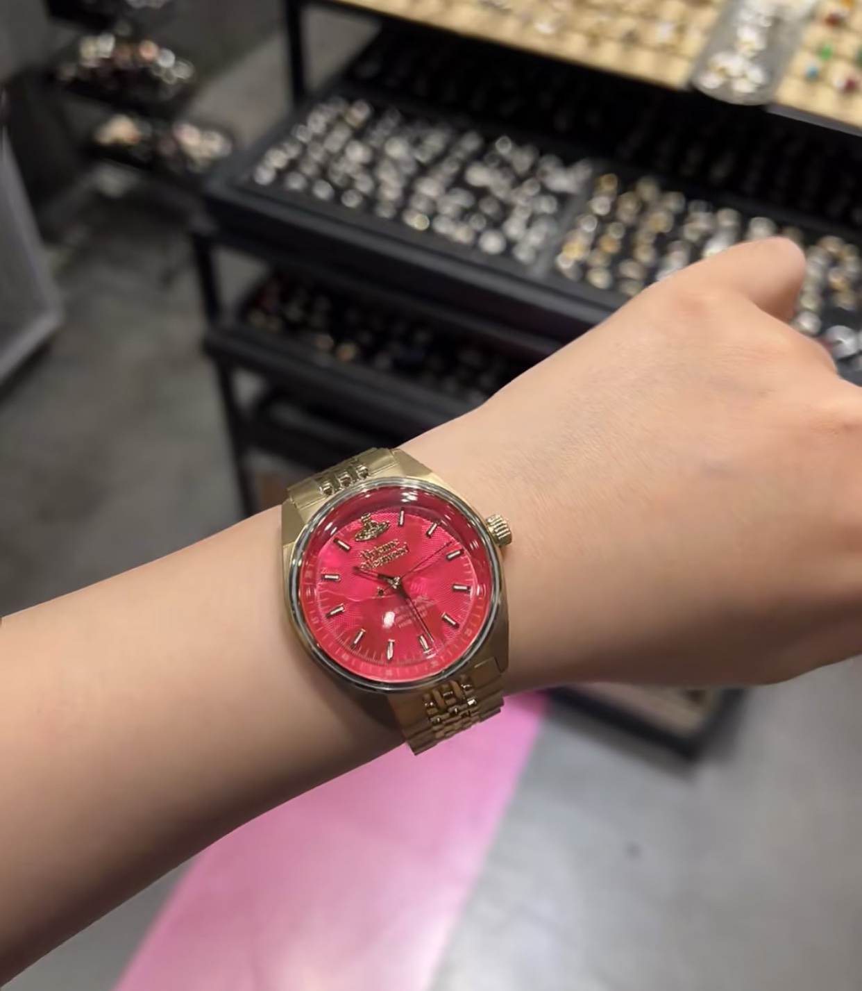 paired with a bracelet finished in an understated - Comprehensive 3