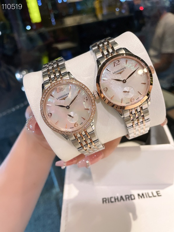 NO:147086,#New Platinum Diamond 30 Longines-LONGINES. Latest Temperament Women's Watch Equipped with original imported quartz movement, pearl dial, crystal diamond-set exquisite Athens, shiny but not monotonous, 316 stainless steel case, sapphire glass [rose] size 32mm Elegant temperament, charm bloom, focus on quality, longines19860909#新款 白金 钻30 浪琴-LONGINES. 最新气质女表 搭载原装进口石英机芯,珍珠贝表盘,水晶镶钻精致雅典,闪亮而不单调,316精钢表壳 ,蓝宝石玻璃[玫瑰]尺寸32mm 典雅气质,魅力绽放 专注品质,,longines,Watch