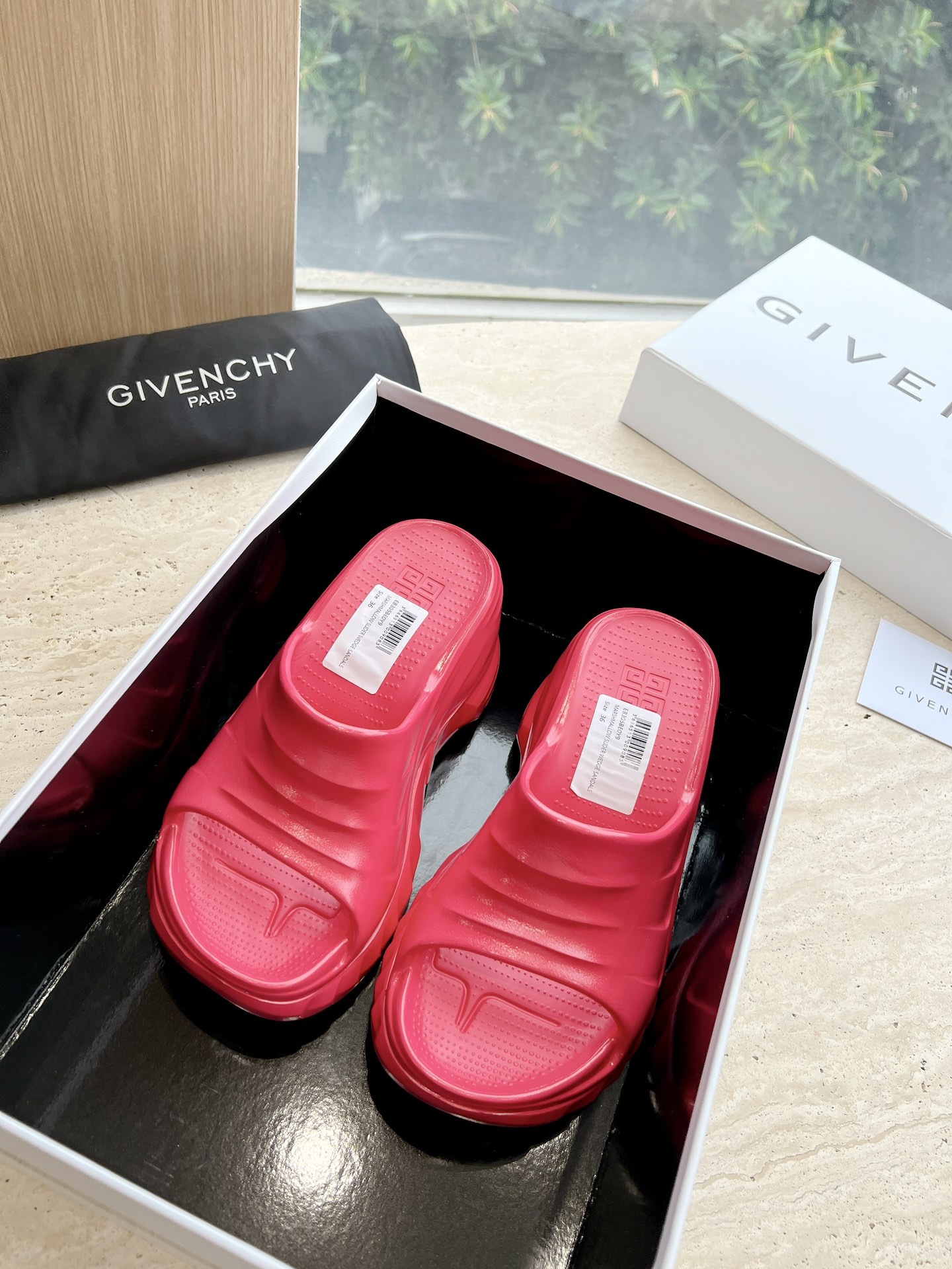 Givenchy Marshmallow Shoes: Trendy Style with Imported Materials and Original Design - 图片 1