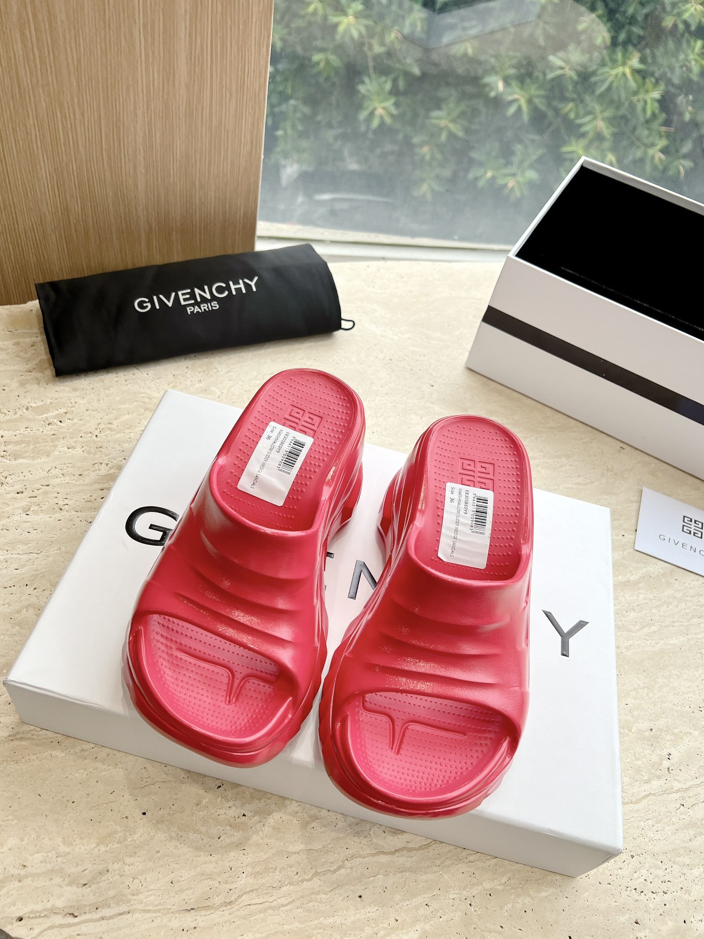 Givenchy Marshmallow Shoes: Trendy Style with Imported Materials and Original Design - 图片 4