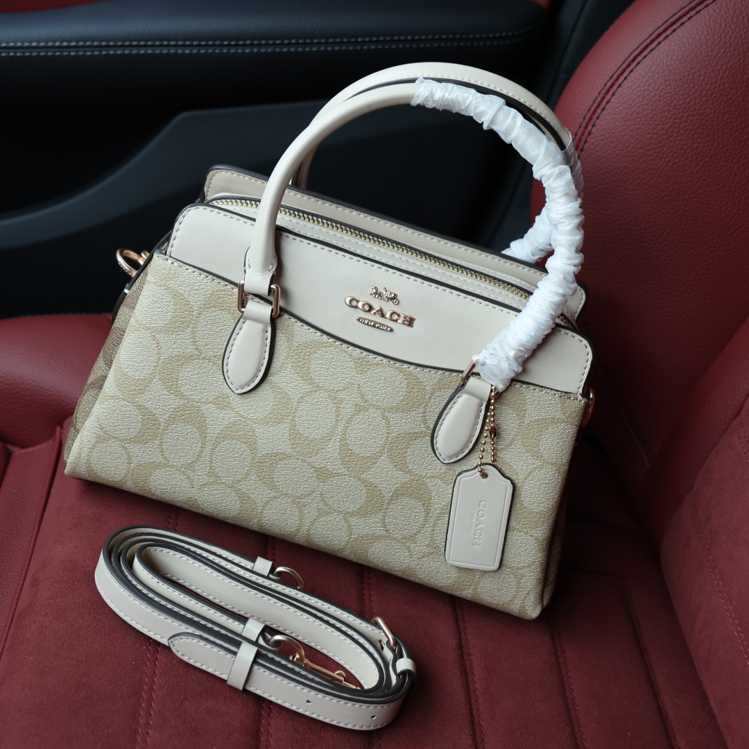 蔻驰Darcie戴妃包💰300 可手提,配有长肩带可斜挎,多个夹层设计,储存拿放很方便,中间拉链夹层发挥其安全作用,实用性非常到位,成熟稳重又不失个性。 规格:26*17*11cm