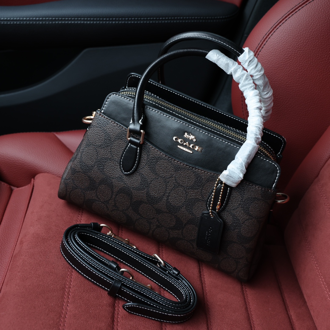 蔻驰Darcie戴妃包💰300 可手提,配有长肩带可斜挎,多个夹层设计,储存拿放很方便,中间拉链夹层发挥其安全作用,实用性非常到位,成熟稳重又不失个性。 规格:26*17*11cm