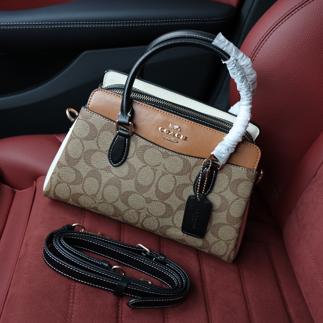 蔻驰Darcie戴妃包💰300 可手提,配有长肩带可斜挎,多个夹层设计,储存拿放很方便,中间拉链夹层发挥其安全作用,实用性非常到位,成熟稳重又不失个性。 规格:26*17*11cm