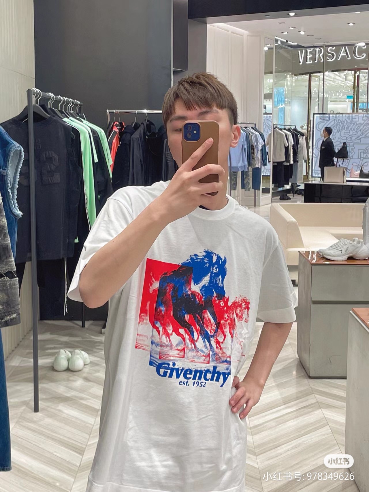 GIVENCHYGIVENCHY 23ss horse print short sleeve upper body effect