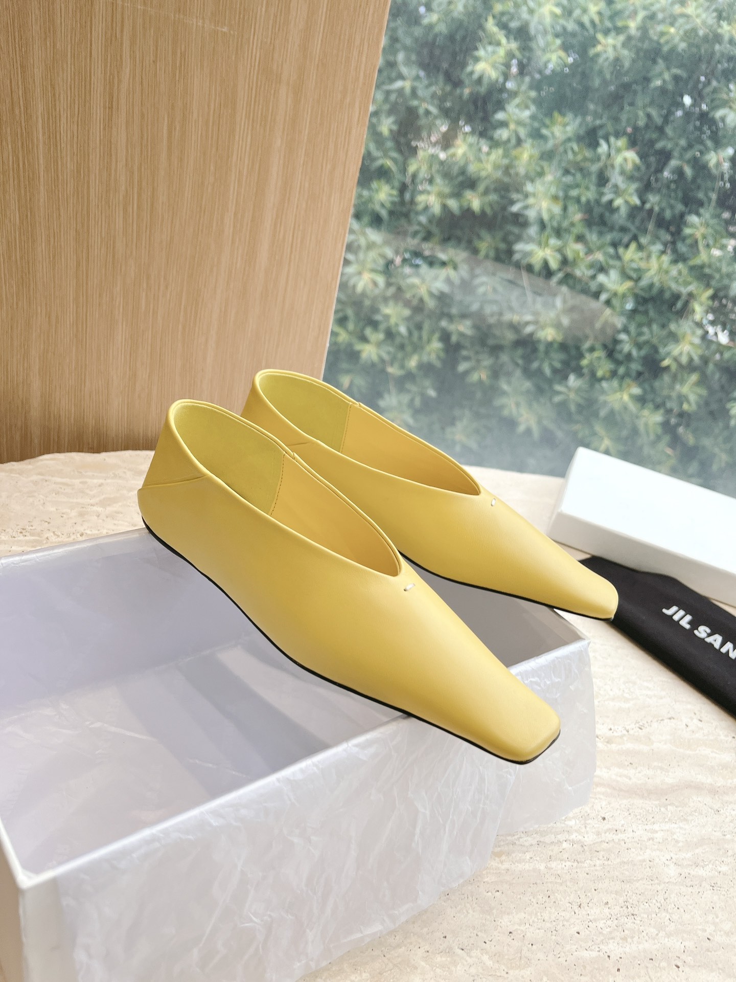 “JIL SANDER 2023 New Stylish Flat Shoes with Sheep Skin, Vintage Look” - 图片 2