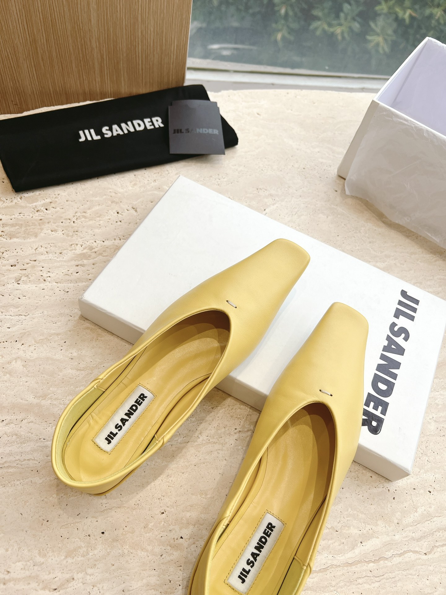 “JIL SANDER 2023 New Stylish Flat Shoes with Sheep Skin, Vintage Look” - 图片 5