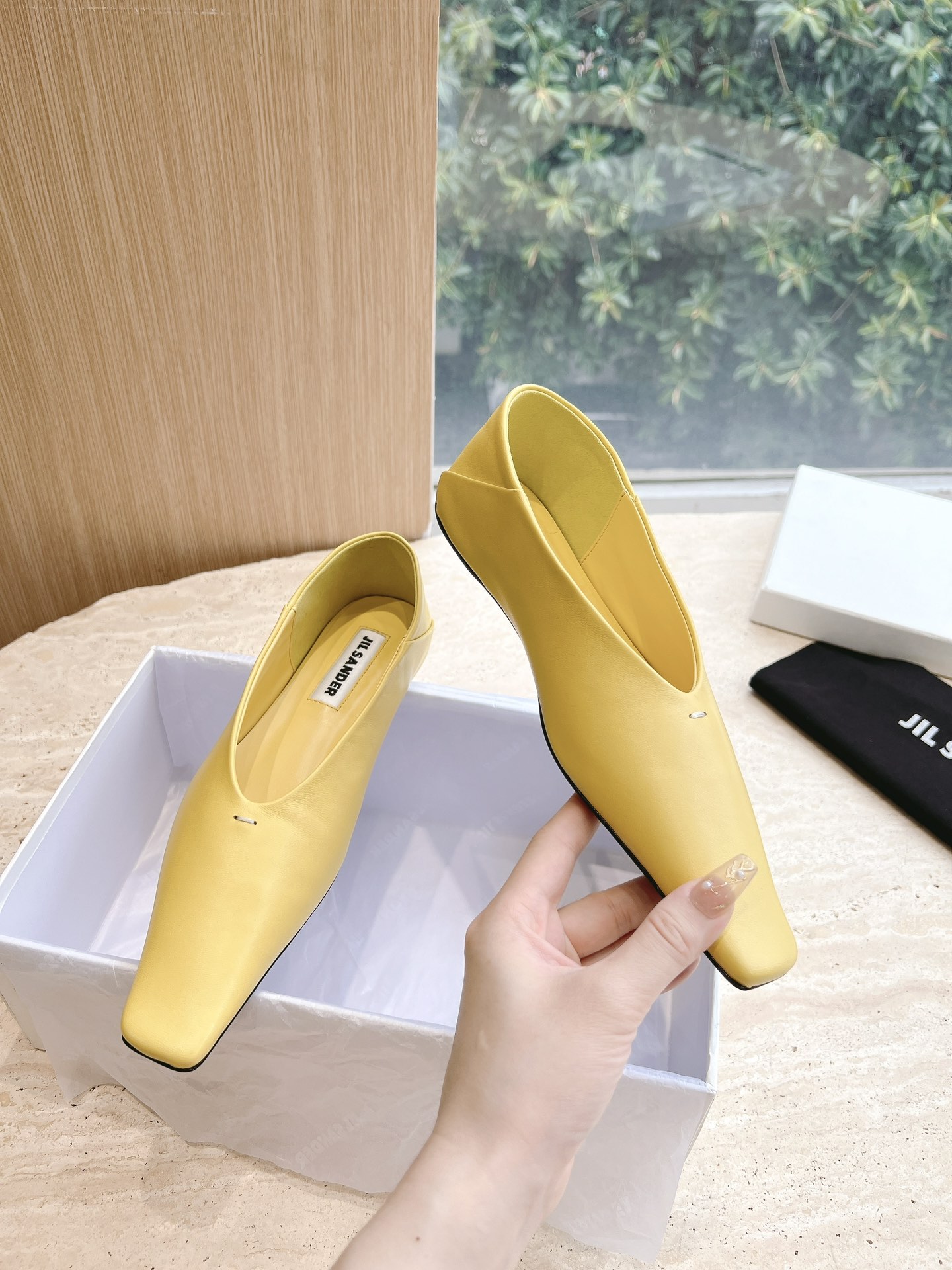 “JIL SANDER 2023 New Stylish Flat Shoes with Sheep Skin, Vintage Look” - 图片 3