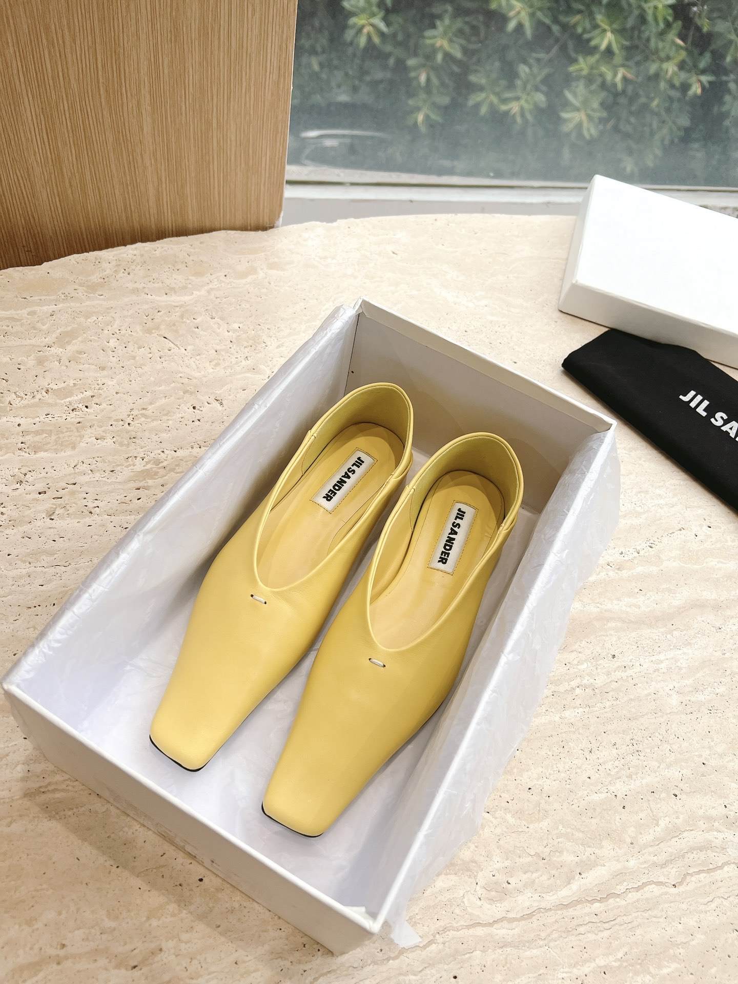 “JIL SANDER 2023 New Stylish Flat Shoes with Sheep Skin, Vintage Look” - 图片 1