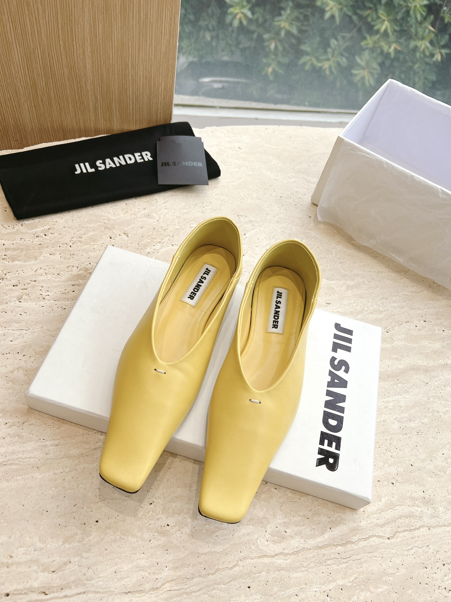 “JIL SANDER 2023 New Stylish Flat Shoes with Sheep Skin, Vintage Look” - 图片 4