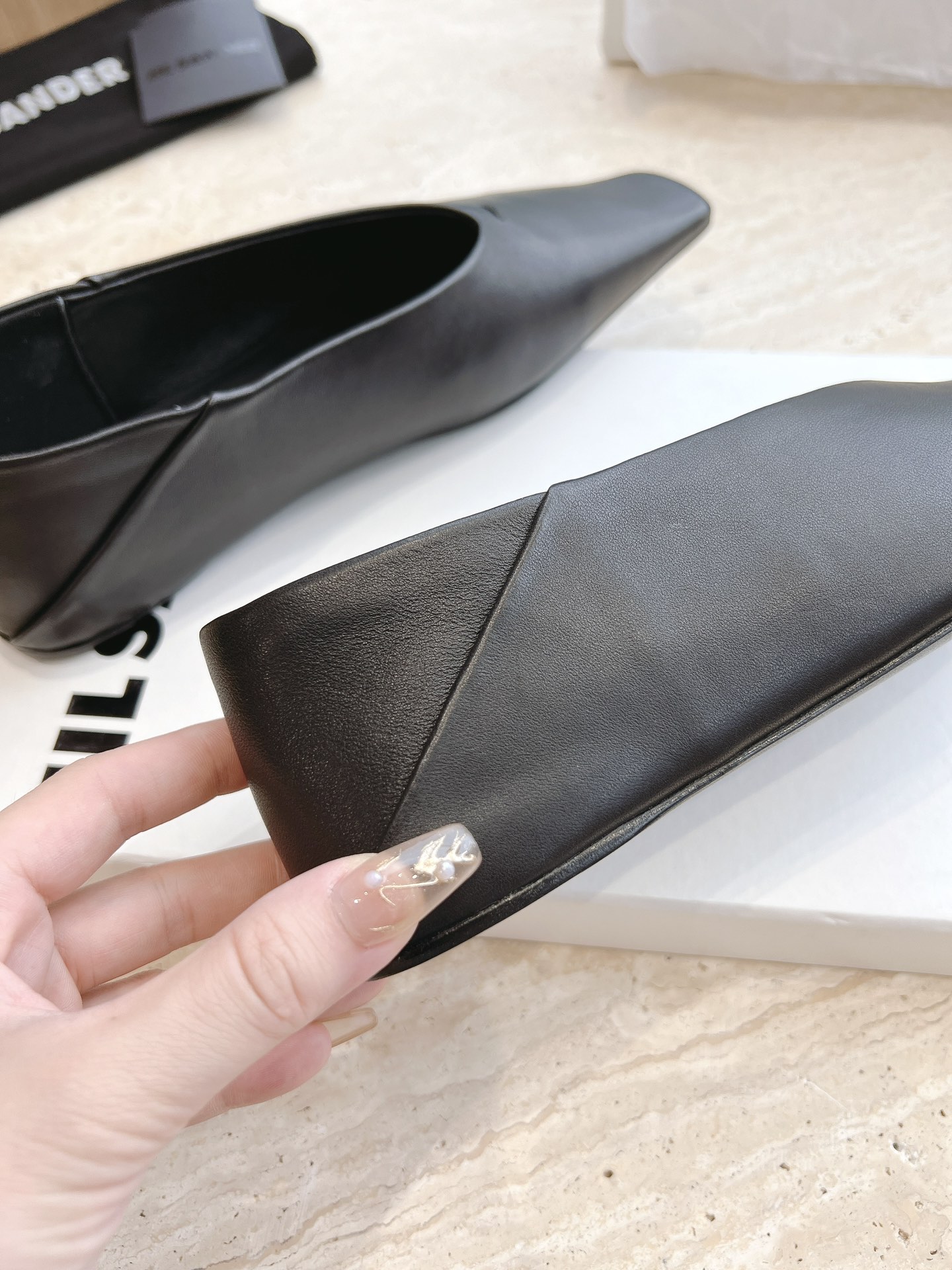 “Jil Sander 2023 New Stylish Flat Shoes with Sheep Skin, Vintage Design” - 图片 9