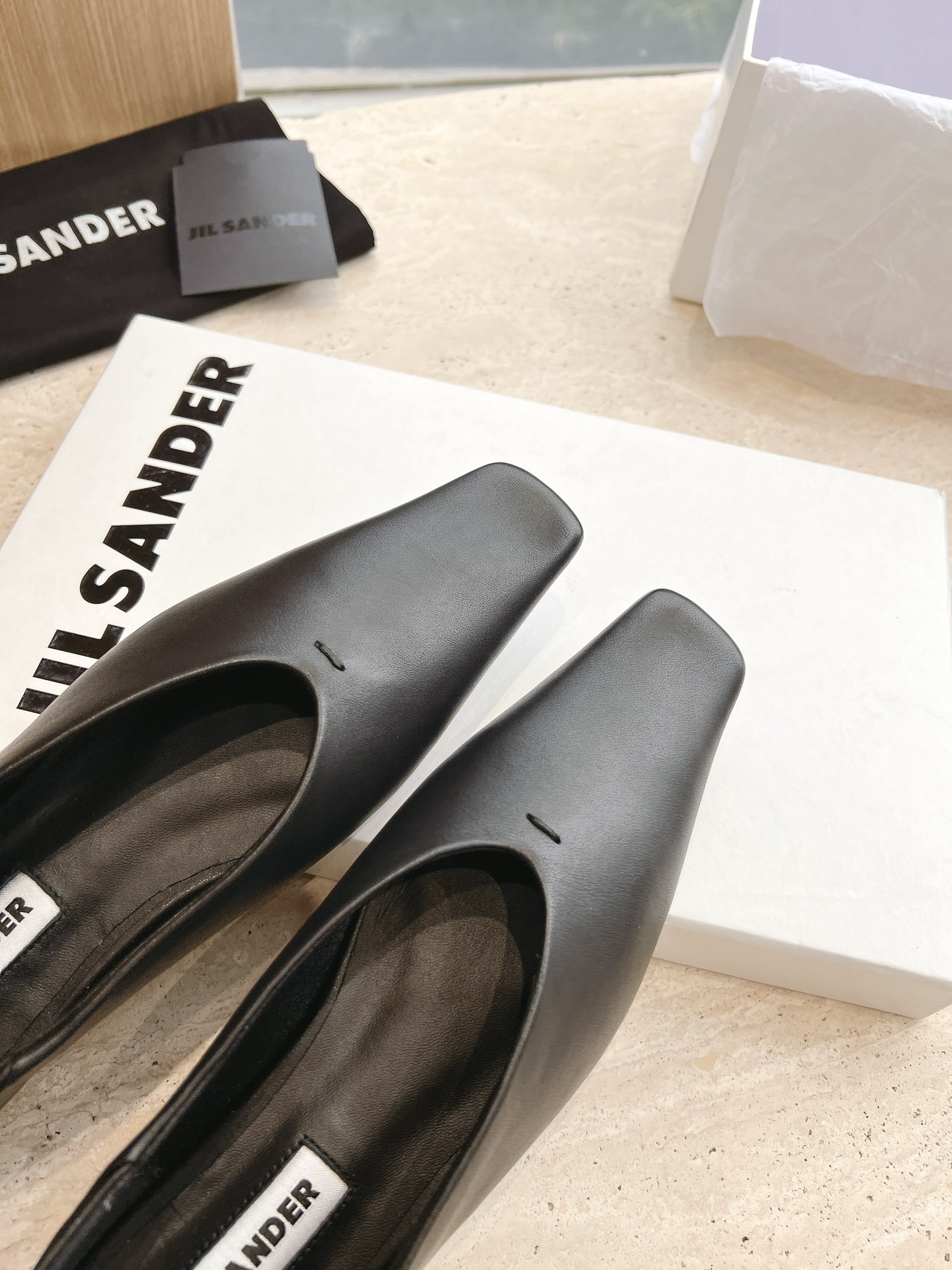 “Jil Sander 2023 New Stylish Flat Shoes with Sheep Skin, Vintage Design” - 图片 7