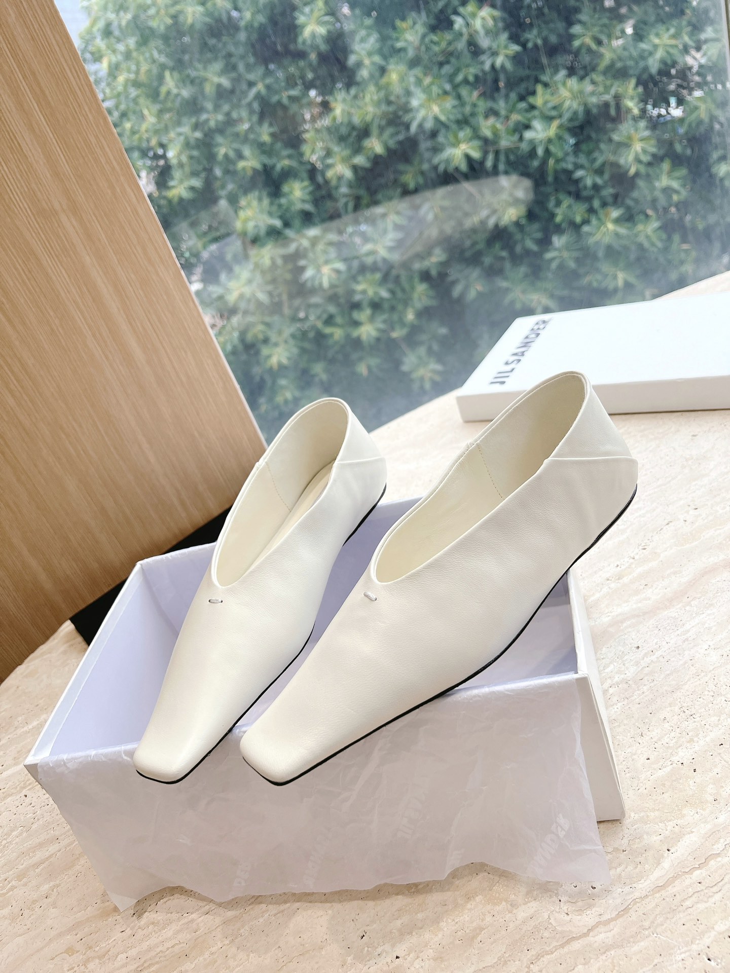 “Jil Sander 2023 New Stylish Flat Shoes: Sheep Skin, Vintage Design, Unmissable Comfort” - 图片 3