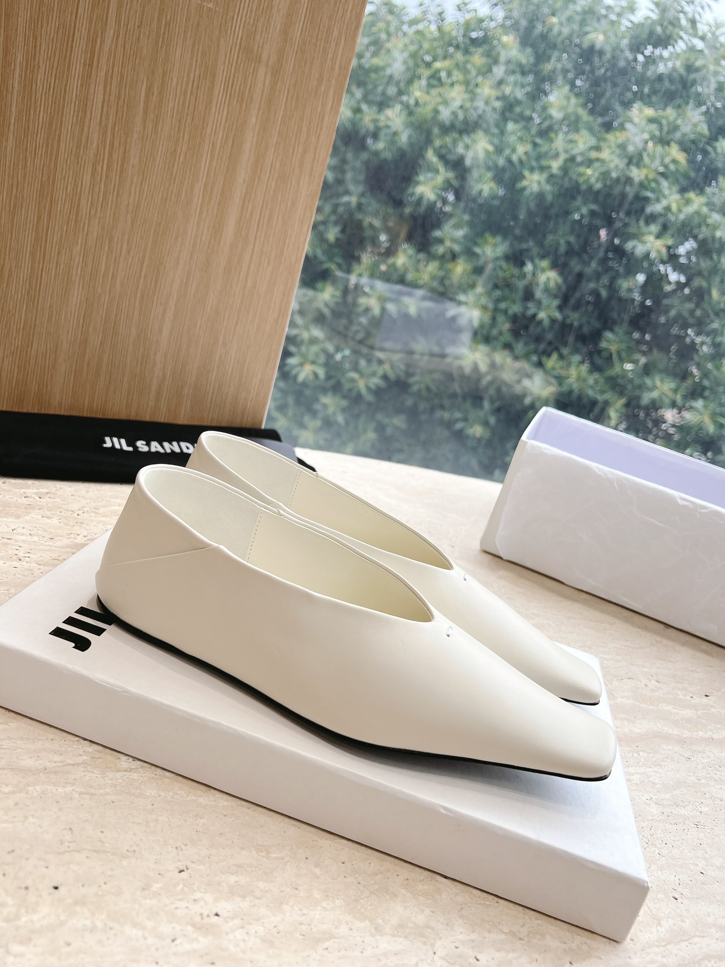 “Jil Sander 2023 New Stylish Flat Shoes: Sheep Skin, Vintage Design, Unmissable Comfort” - 图片 6