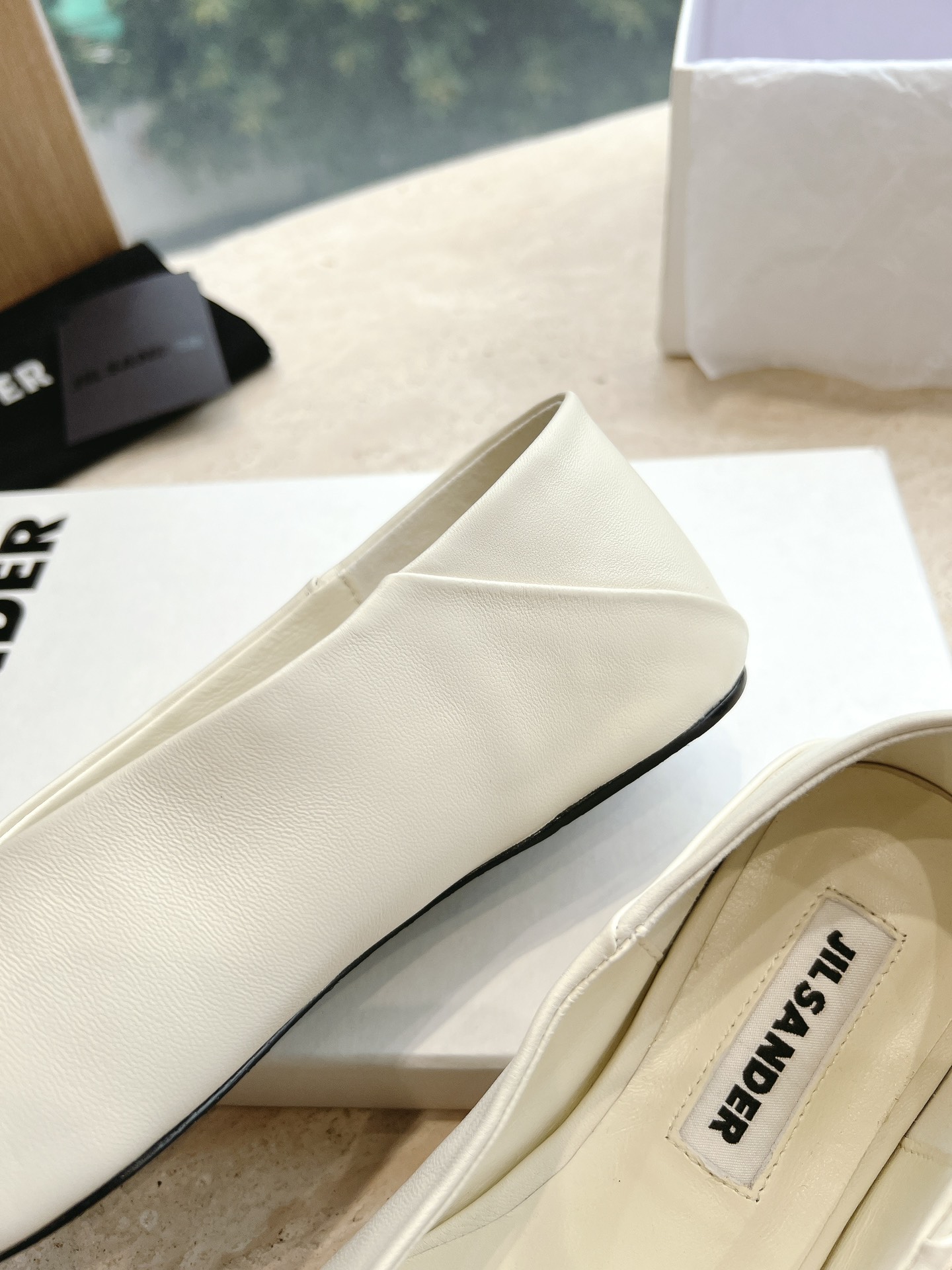 “Jil Sander 2023 New Stylish Flat Shoes: Sheep Skin, Vintage Design, Unmissable Comfort” - 图片 9