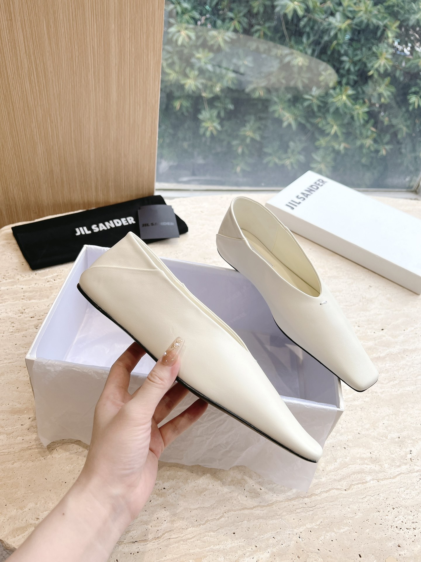 “Jil Sander 2023 New Stylish Flat Shoes: Sheep Skin, Vintage Design, Unmissable Comfort” - 图片 2