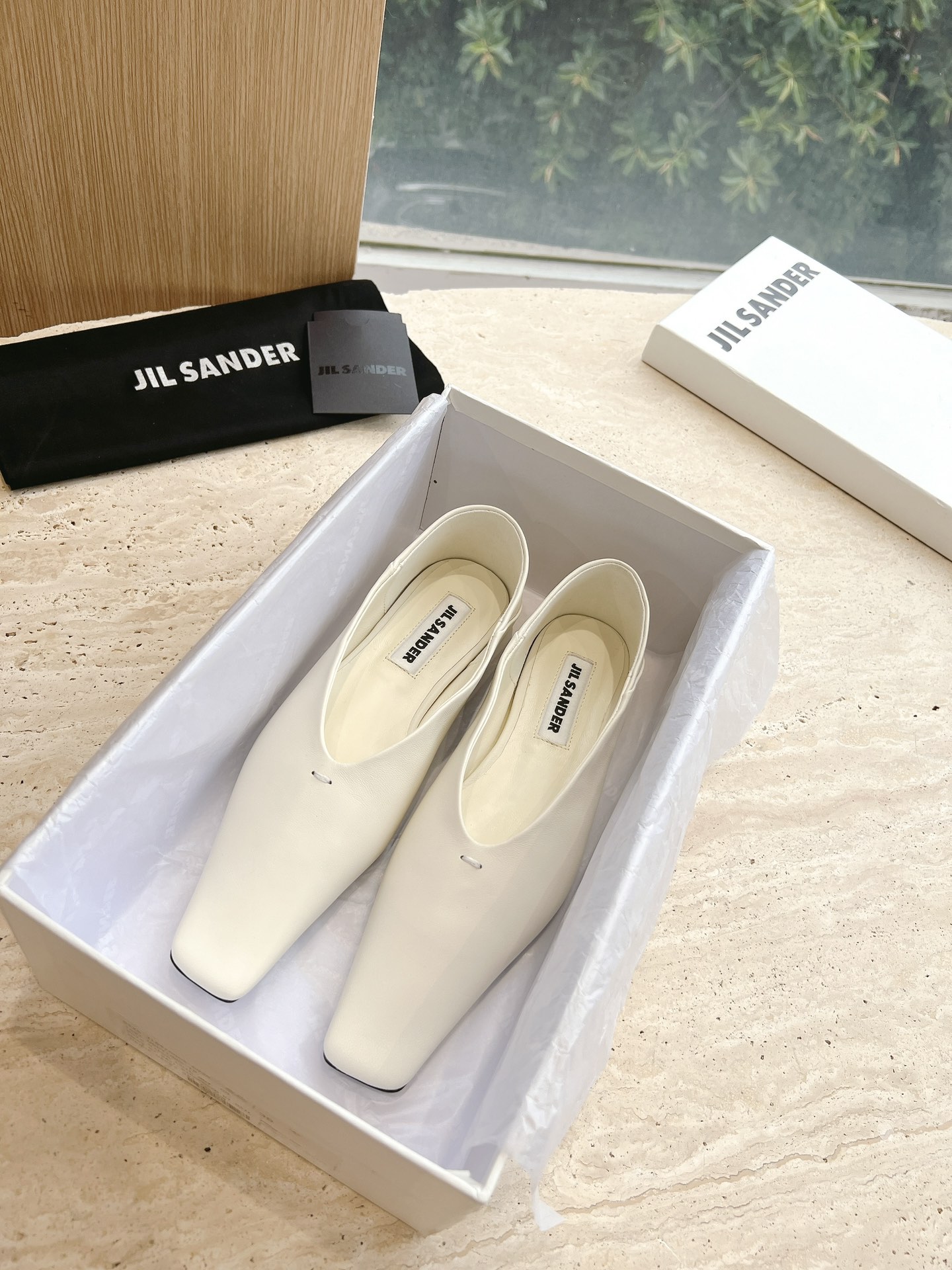 “Jil Sander 2023 New Stylish Flat Shoes: Sheep Skin, Vintage Design, Unmissable Comfort” - 图片 1