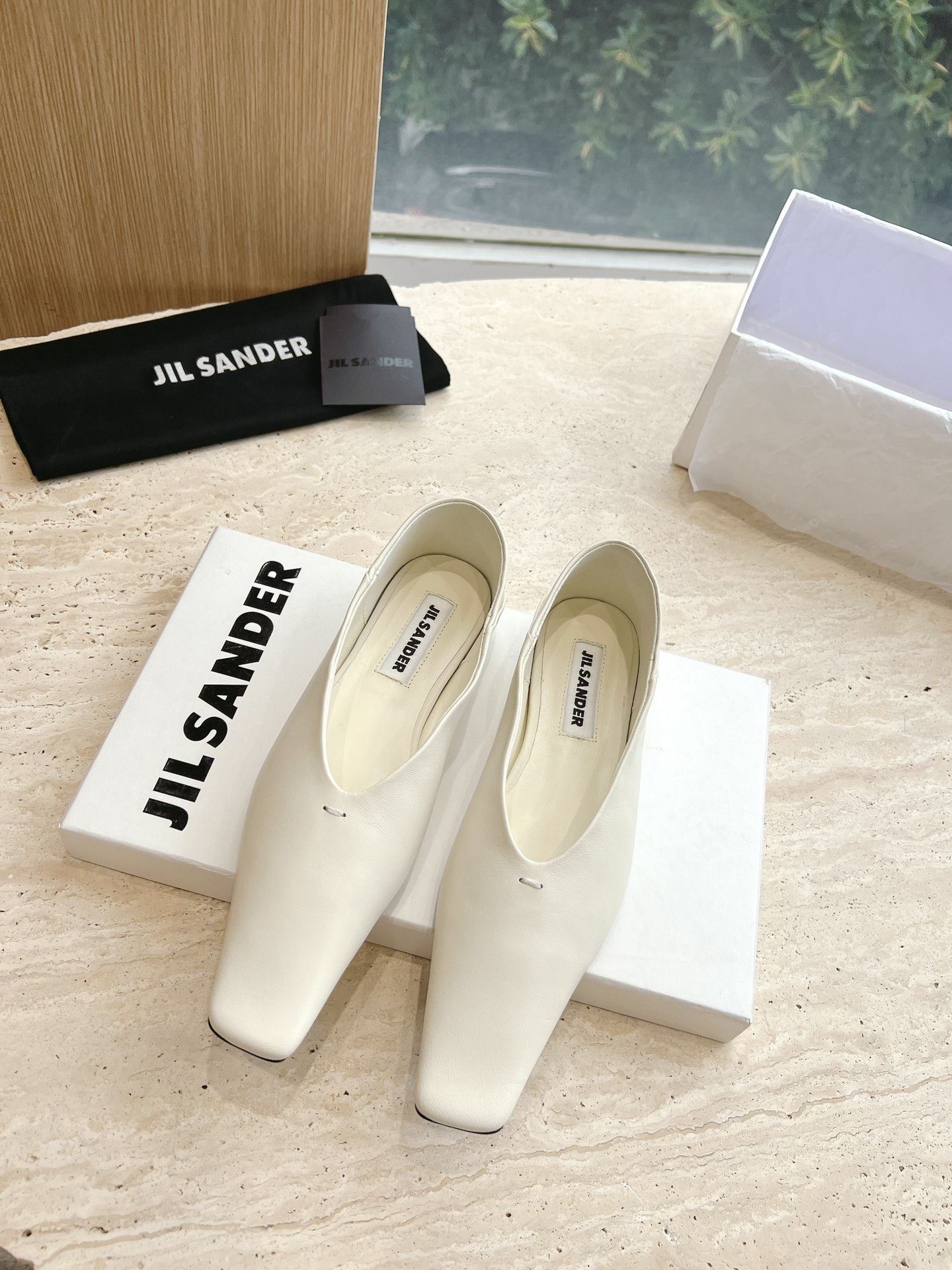 “Jil Sander 2023 New Stylish Flat Shoes: Sheep Skin, Vintage Design, Unmissable Comfort” - 图片 4