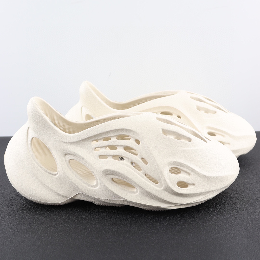 ¡Zapatos de coco con agujeros!