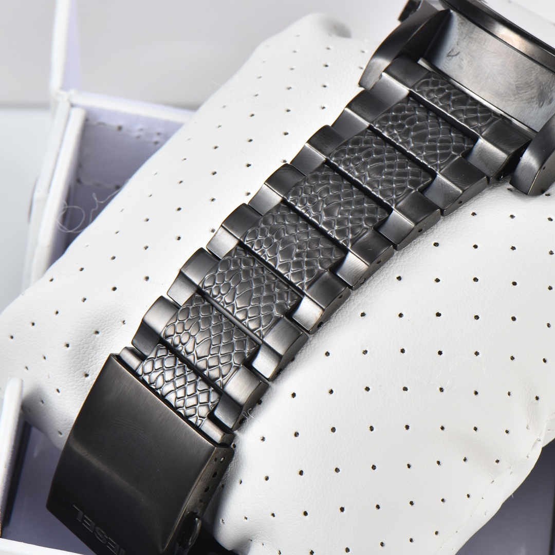 “DIESEL DZ7468 Watch: Capricorn Quartz Core, Zirconium Steel, Reinforced Glass” - 图片 7